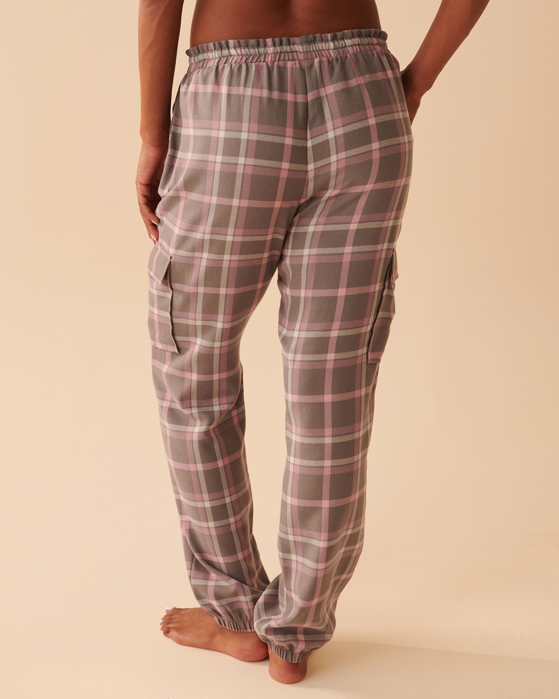 LA VIE EN ROSE Plaid Cargo Pajama Pants Smoky grey plaid 40200480 - View2