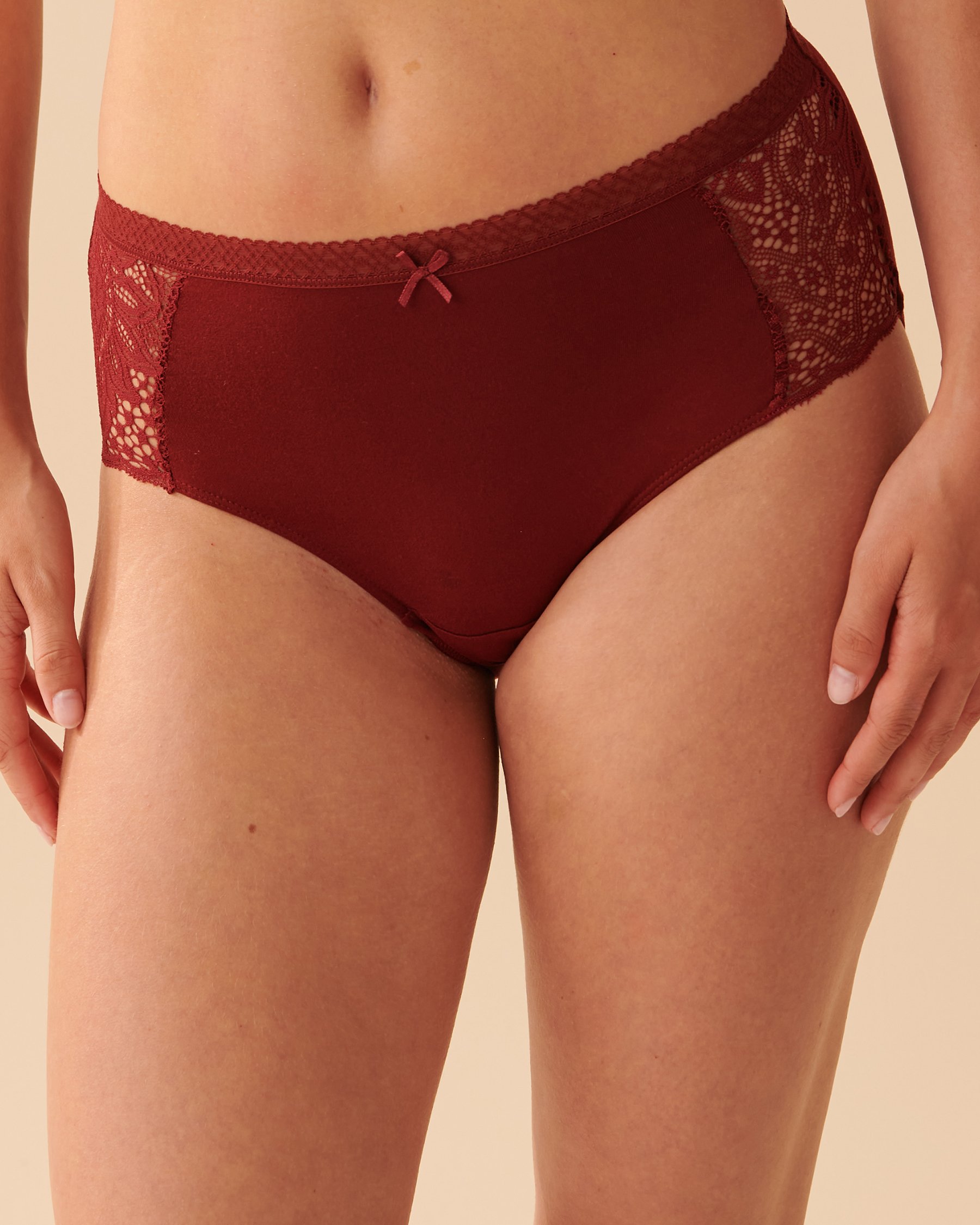 LA VIE EN ROSE Culotte bikini taille haute ultra douce détails de dentelle Cabernet 20100355 - Voir1