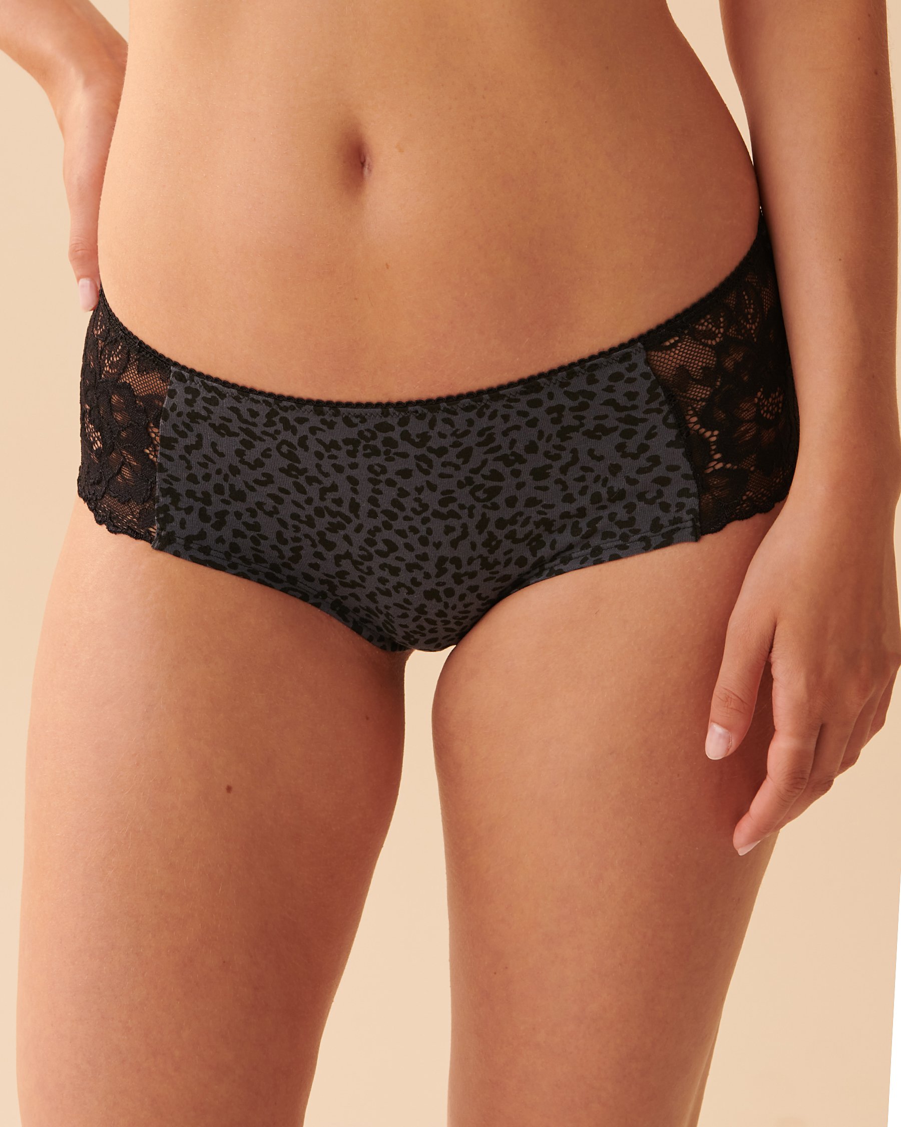 LA VIE EN ROSE Cotton and Scalloped Lace Detail Hiphugger Panty Black and grey leopard 20100358 - View1
