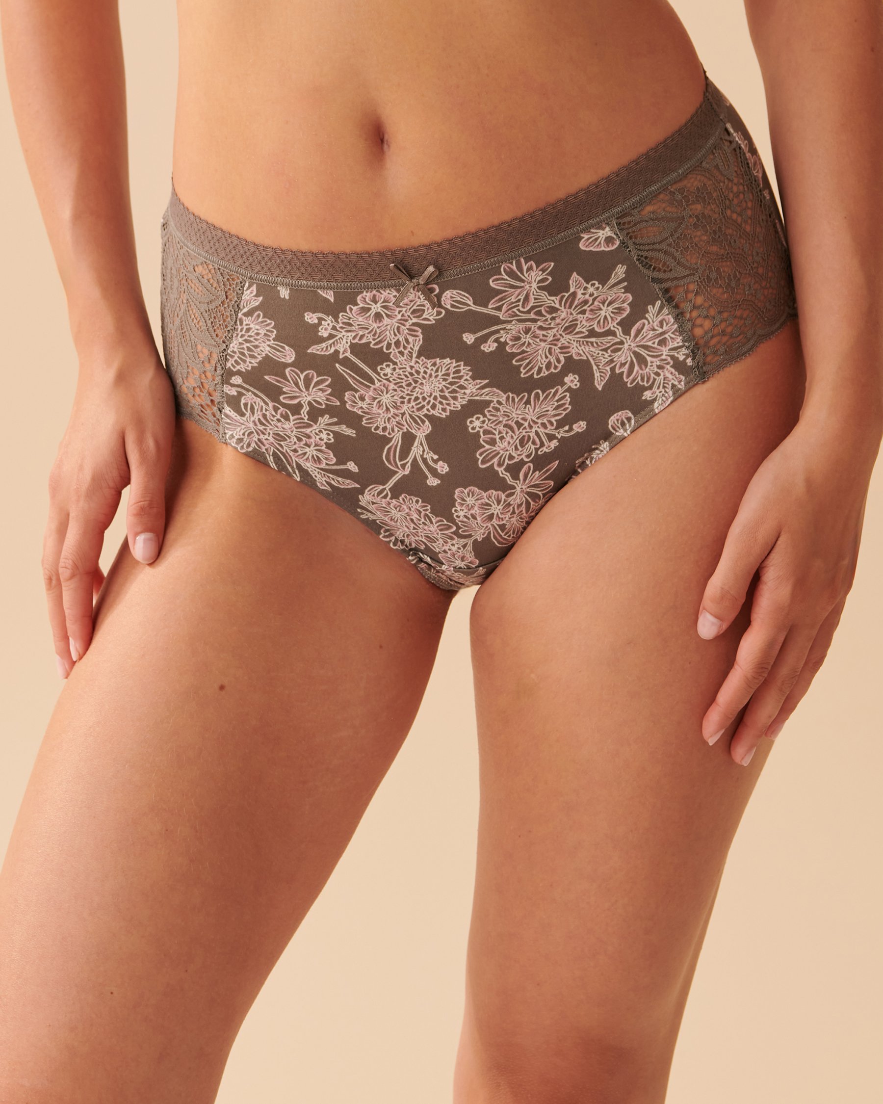 LA VIE EN ROSE Super Soft Lace Detail High Waist Bikini Panty Floral reflection 20100355 - View1
