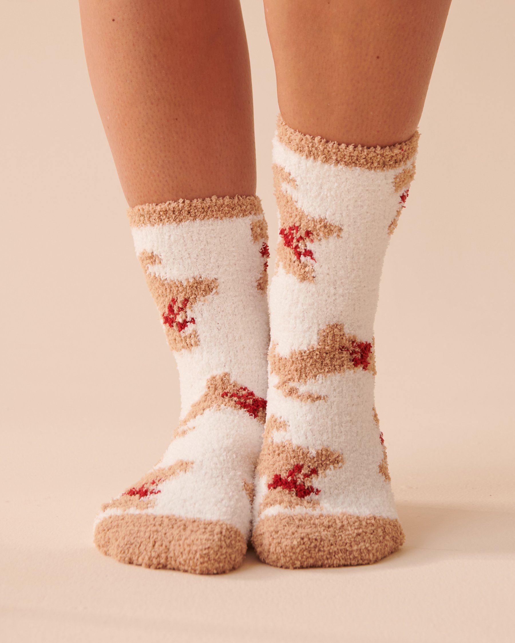 LA VIE EN ROSE 2 Pairs of Recycled Chenille Socks Caramel Plaid/ Scottie 40700287 - View2