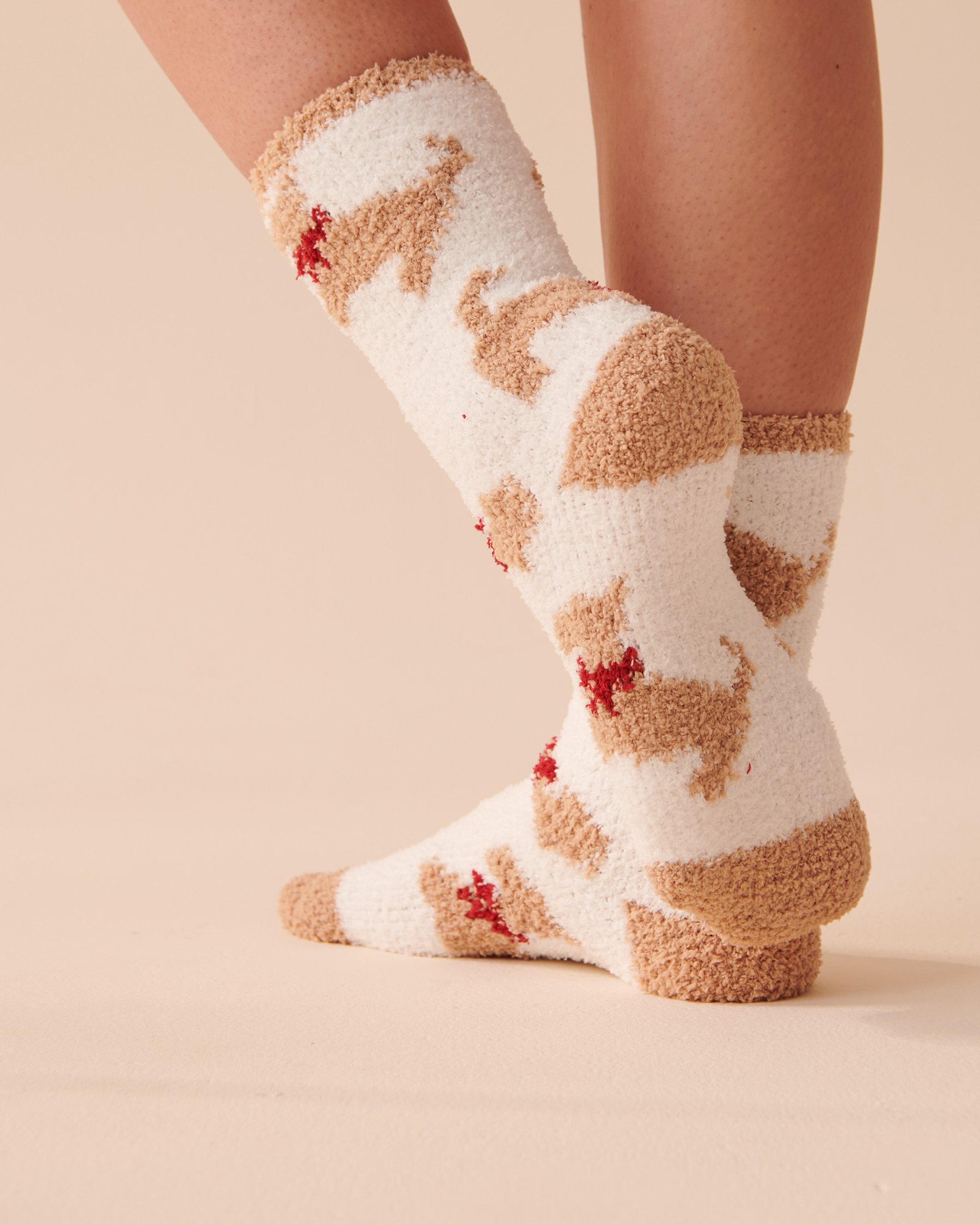 LA VIE EN ROSE 2 Pairs of Recycled Chenille Socks Caramel Plaid/ Scottie 40700287 - View3