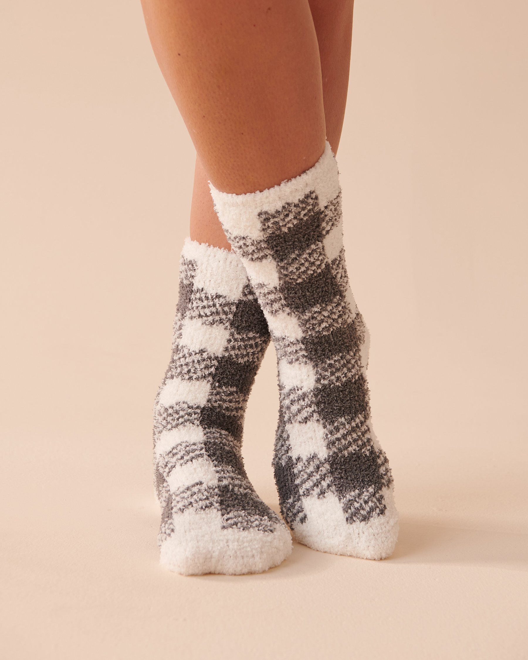 LA VIE EN ROSE Ens. de 2 paires de bas en chenille recyclée Carreaux/ Flocons gris 40700287 - Voir2