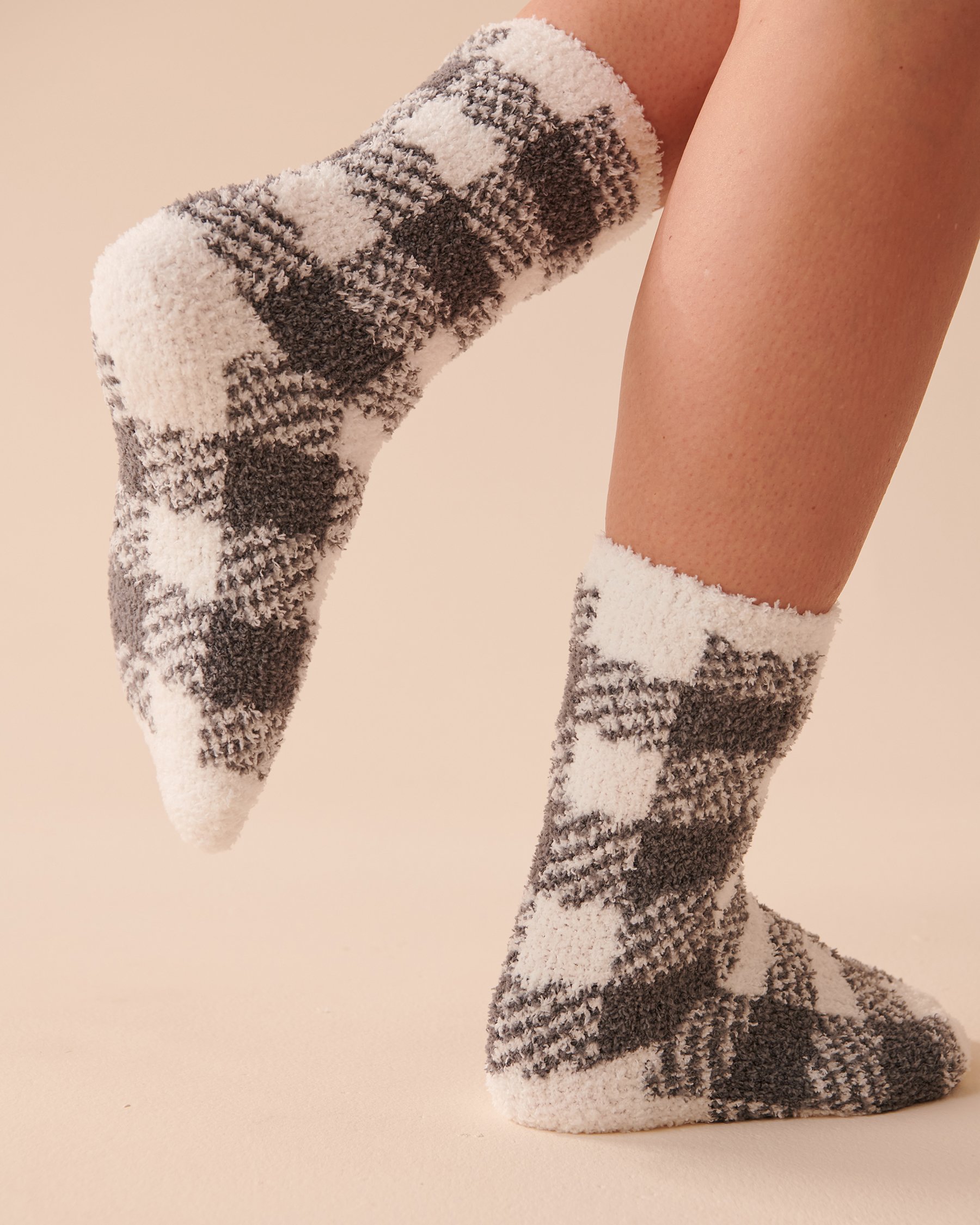 LA VIE EN ROSE Ens. de 2 paires de bas en chenille recyclée Carreaux/ Flocons gris 40700287 - Voir3