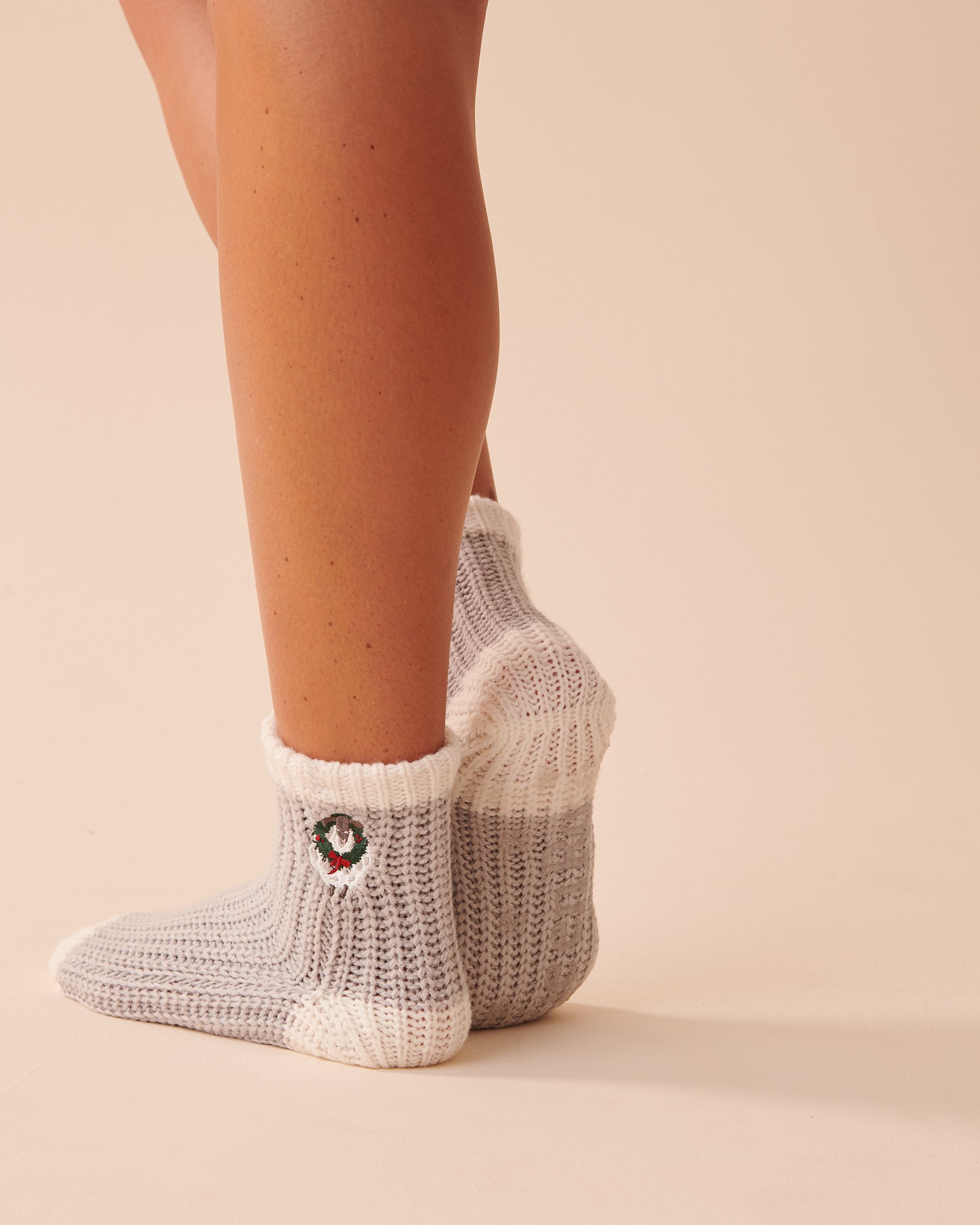 LA VIE EN ROSE Knitted Socks with Winter Embroidery Chimney Smoke 40700295 - View2