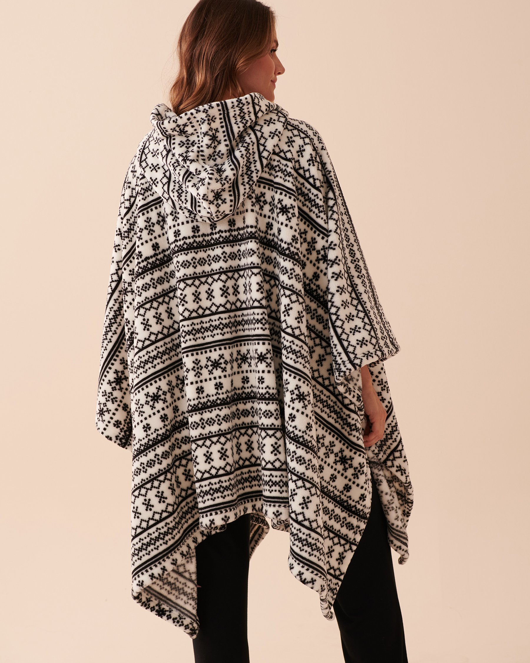 LA VIE EN ROSE Soft Plush Hooded Cape Black and White Fair Isle 40700296 - View2