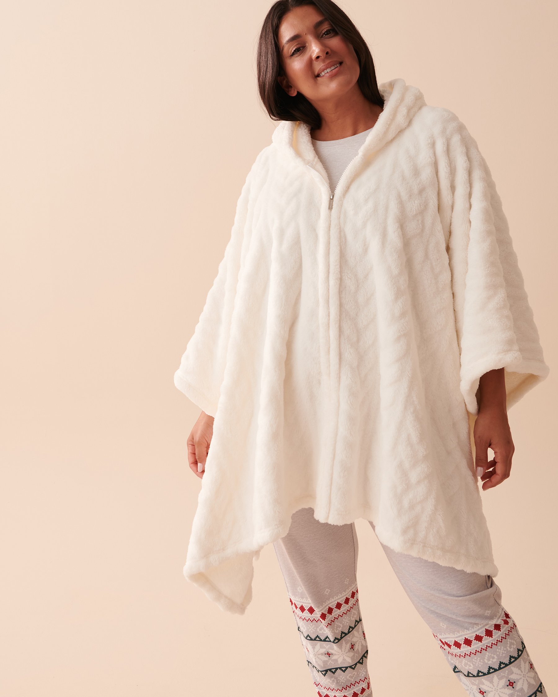 LA VIE EN ROSE Soft Plush Hooded Cape Snow White 40700296 - View1