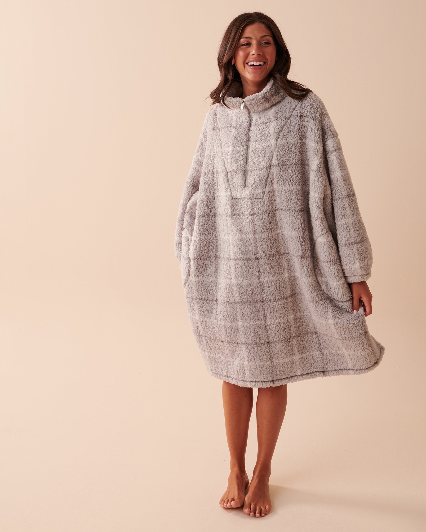 LA VIE EN ROSE Plaid Zip-Up Oversized Sherpa Sweatshirt Gray Plaid 40700302 - View1