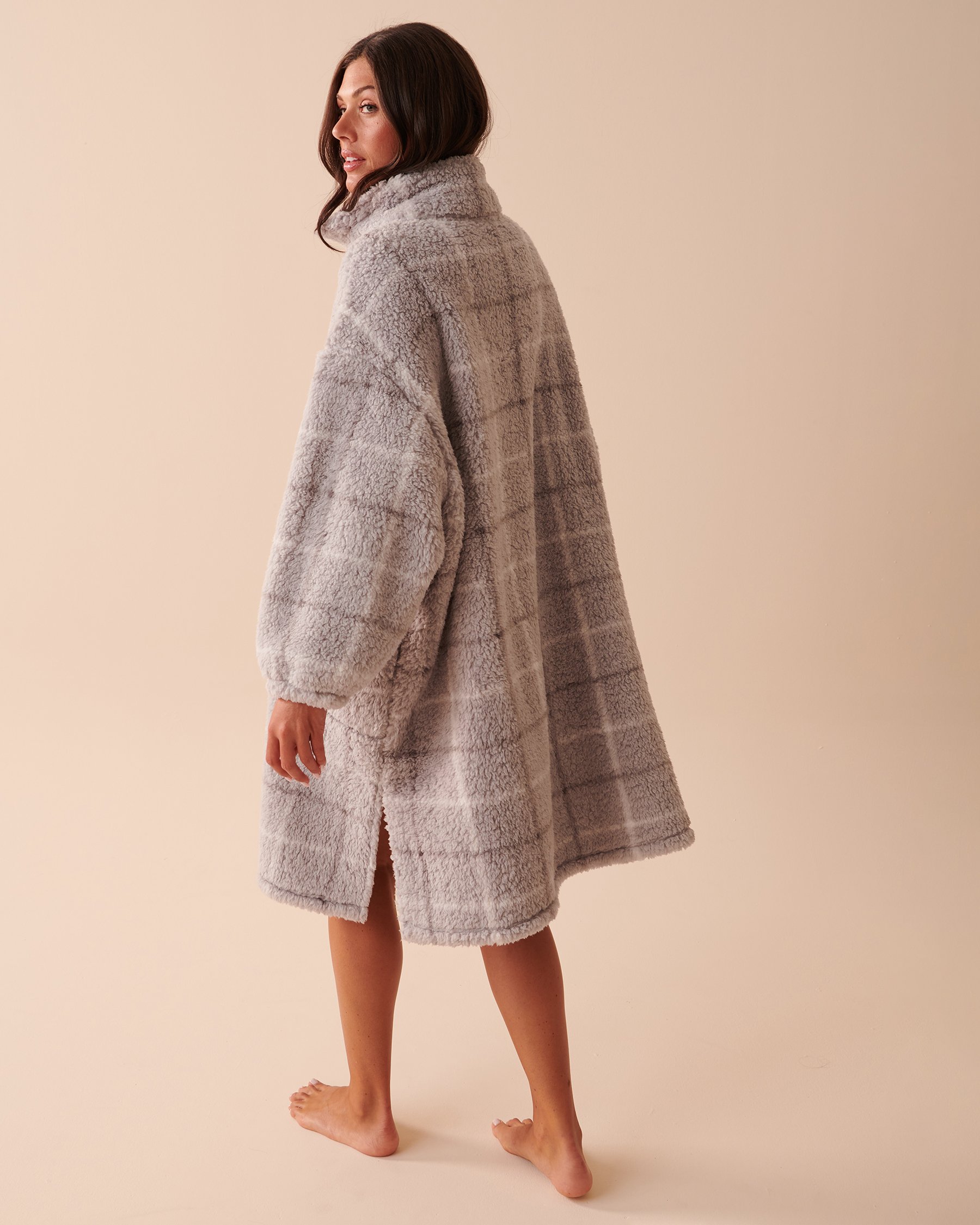 LA VIE EN ROSE Plaid Zip-Up Oversized Sherpa Sweatshirt Gray Plaid 40700302 - View2