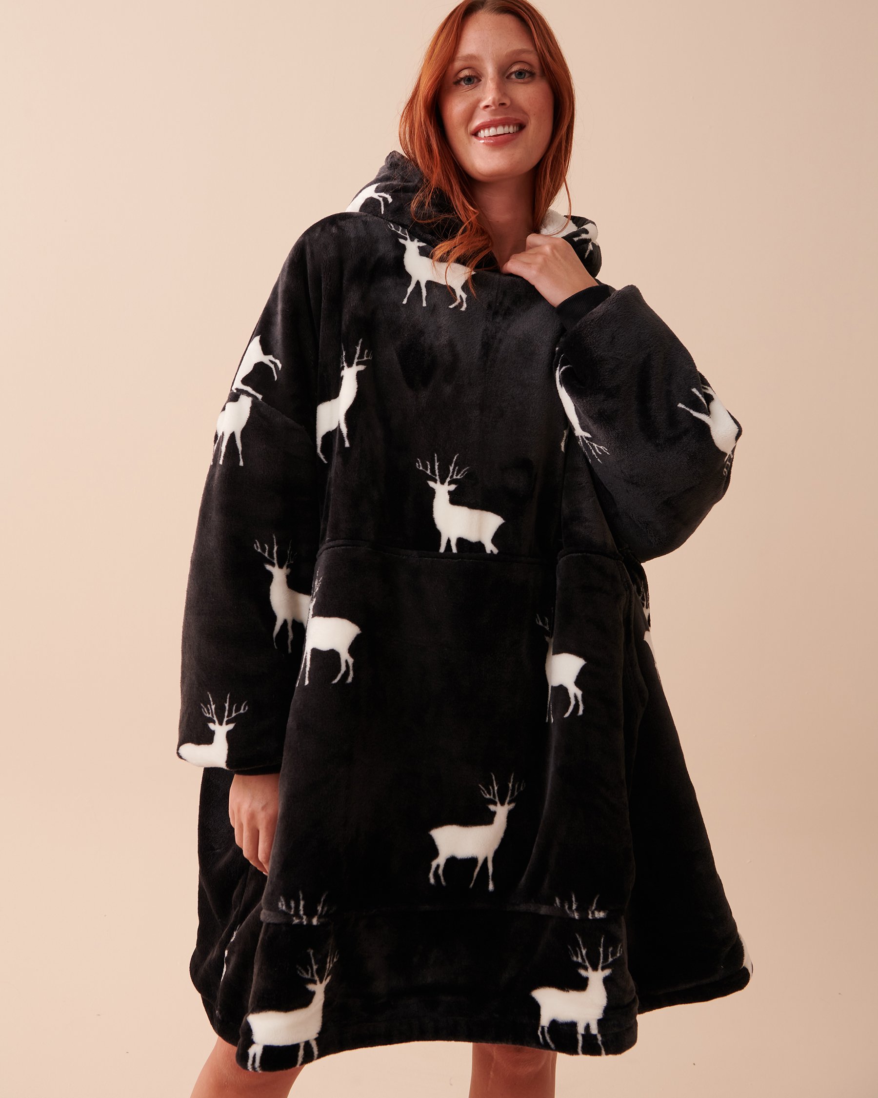 LA VIE EN ROSE Deer Print Soft Plush Oversized Hoodie Black Deer 40700291 - View1