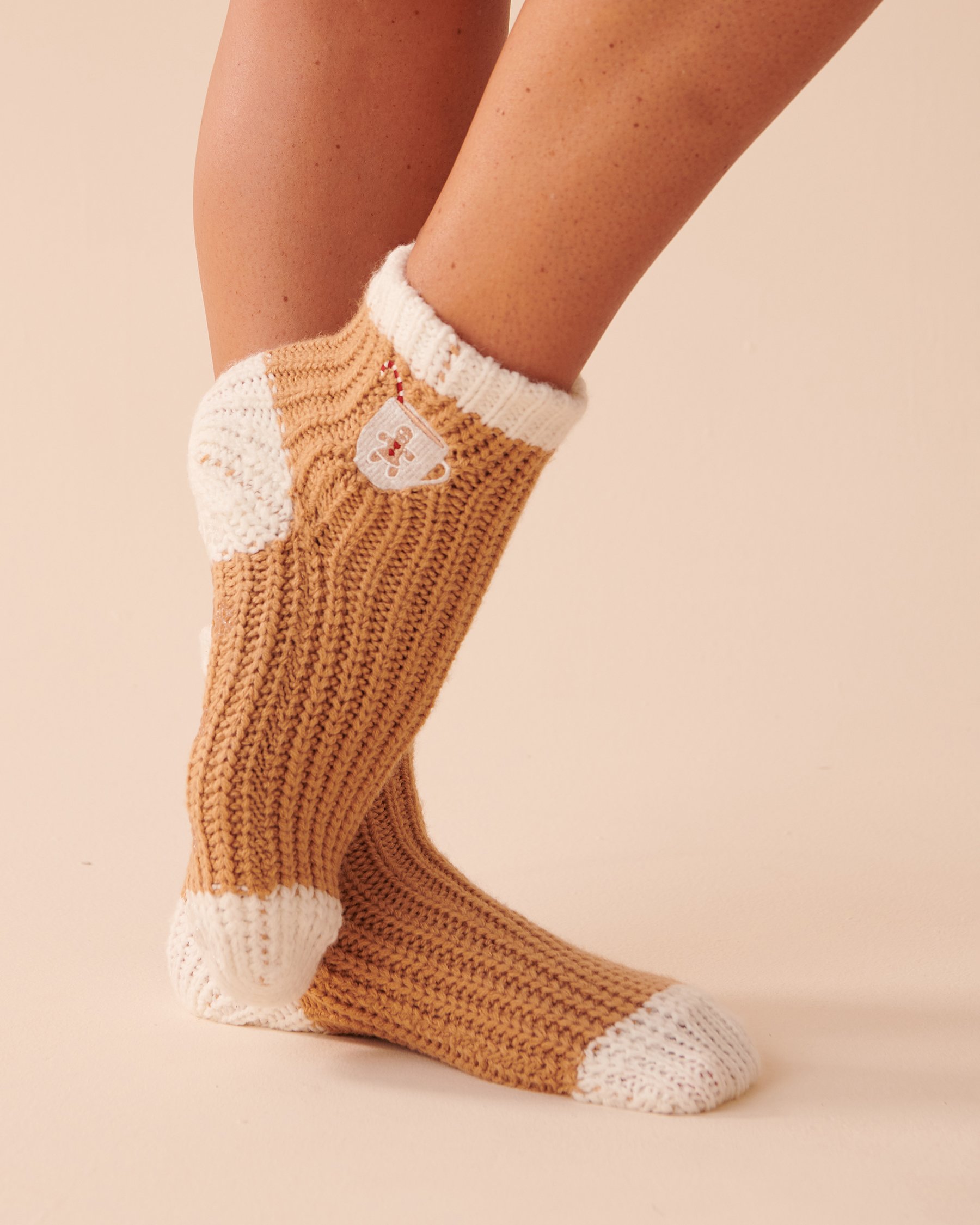 LA VIE EN ROSE Knitted Socks with Winter Embroidery Salted Caramel 40700295 - View3