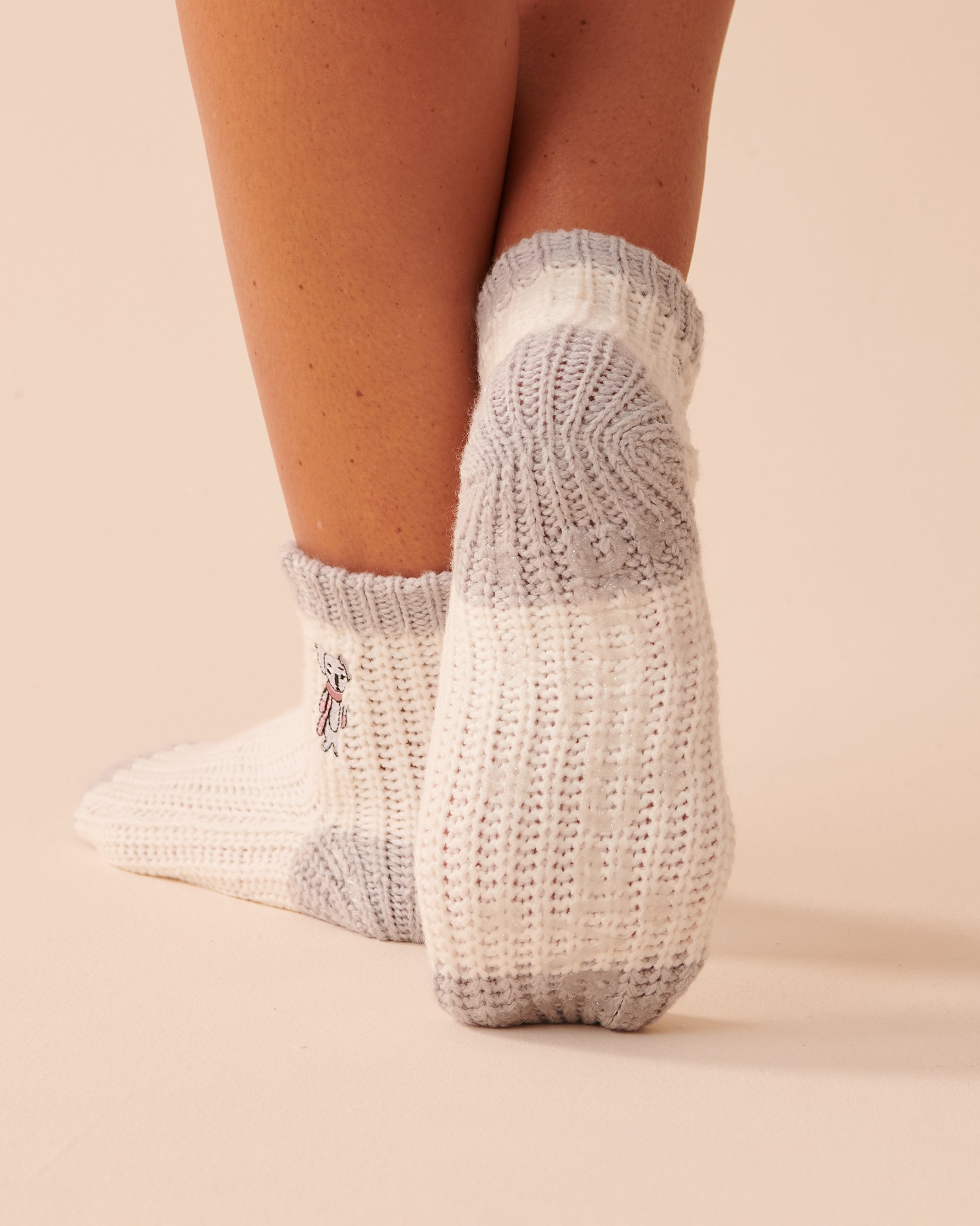 LA VIE EN ROSE Knitted Socks with Winter Embroidery Snow White 40700295 - View2