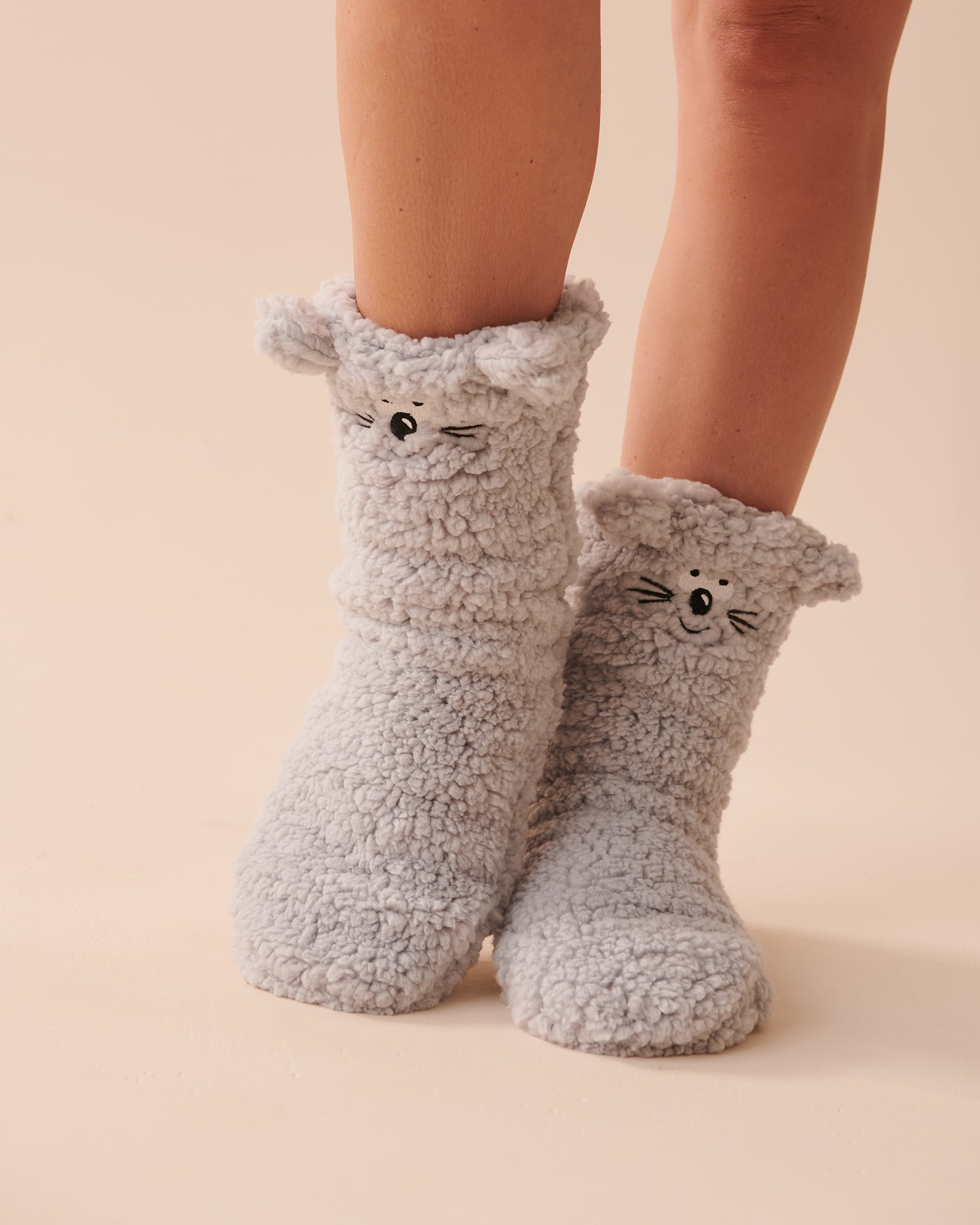 LA VIE EN ROSE Mouse Sherpa Socks Chimney Smoke 40700310 - View1