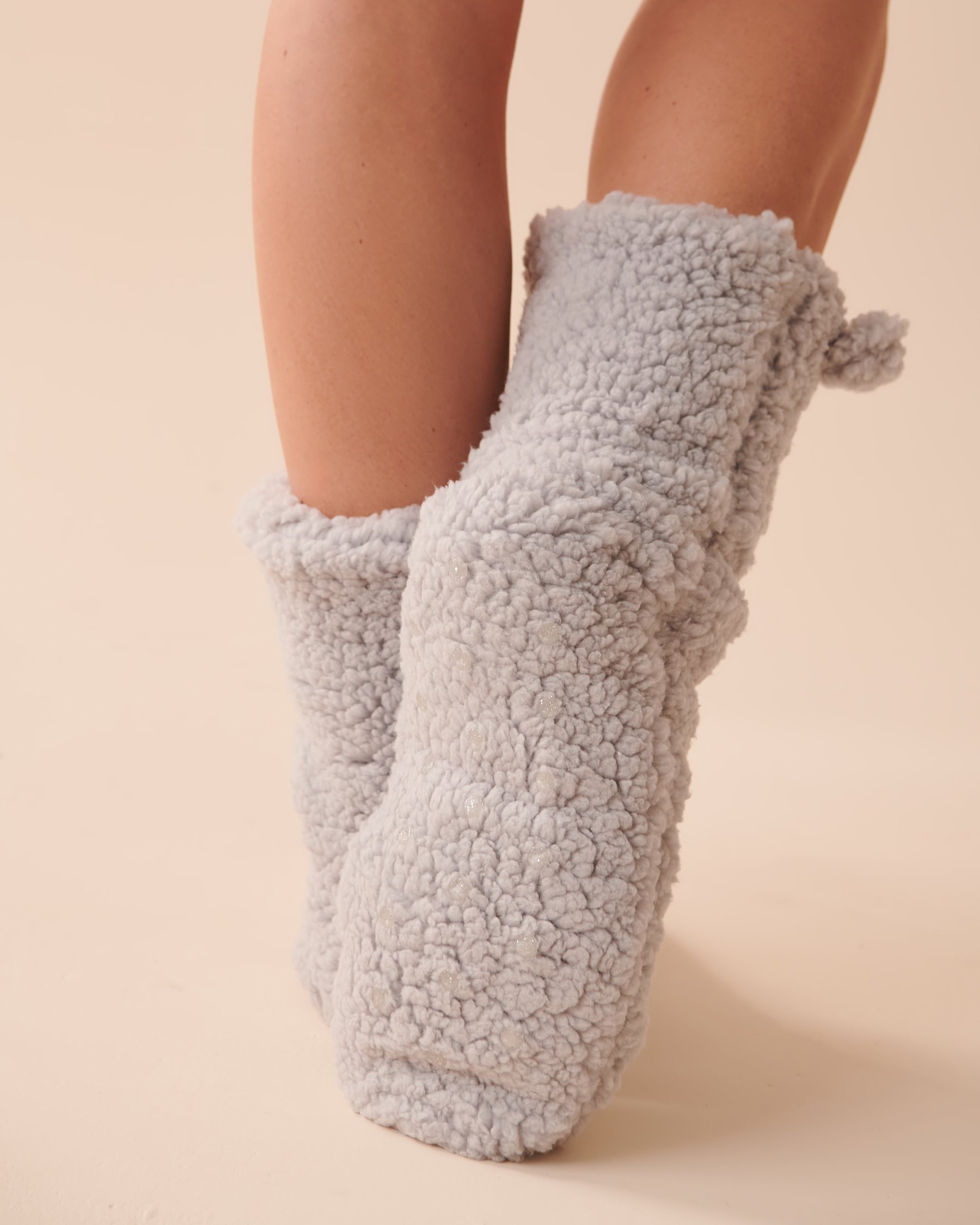 LA VIE EN ROSE Mouse Sherpa Socks Chimney Smoke 40700310 - View2
