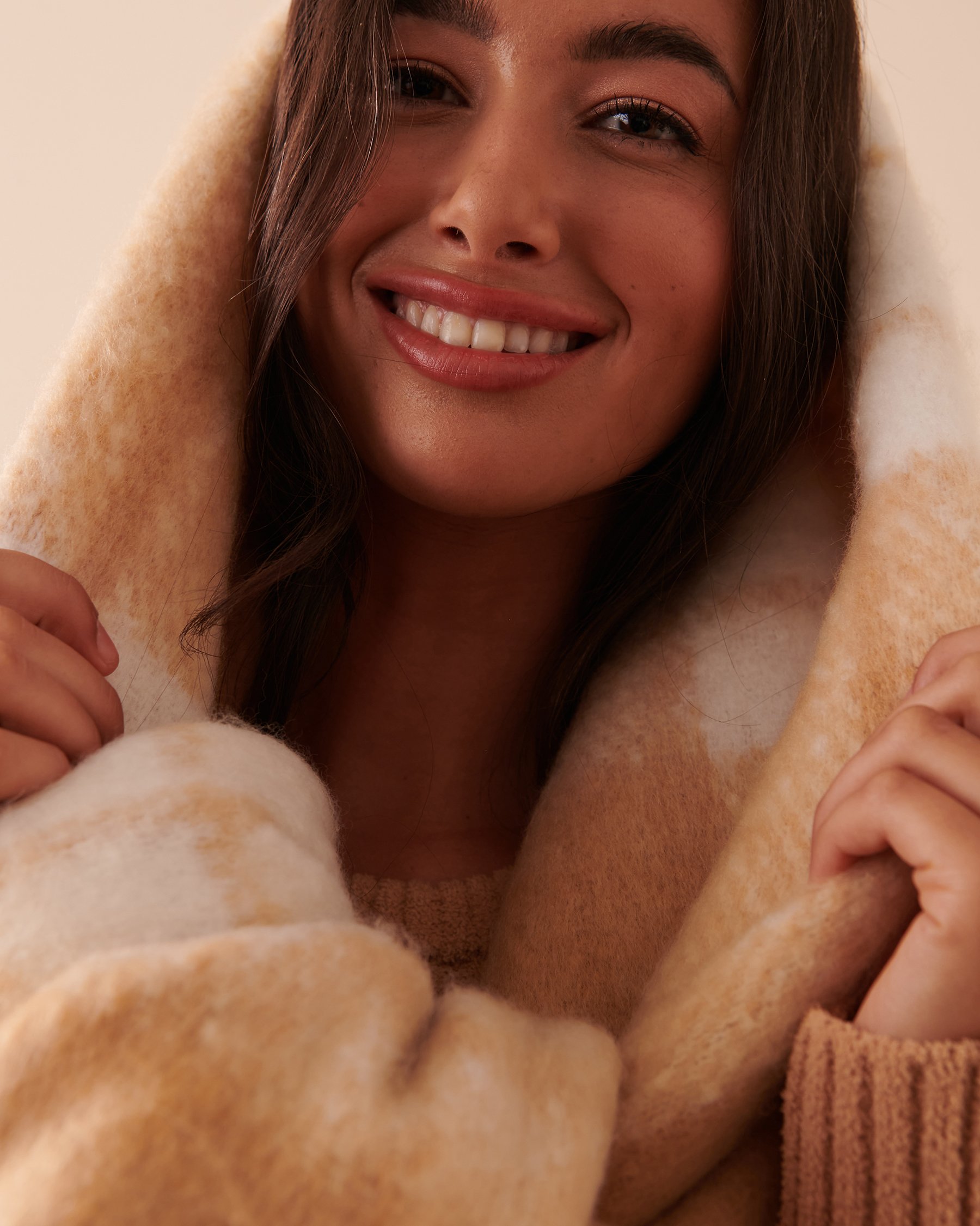 LA VIE EN ROSE Plaid Scarf Salted Caramel Plaid 40700303 - View3