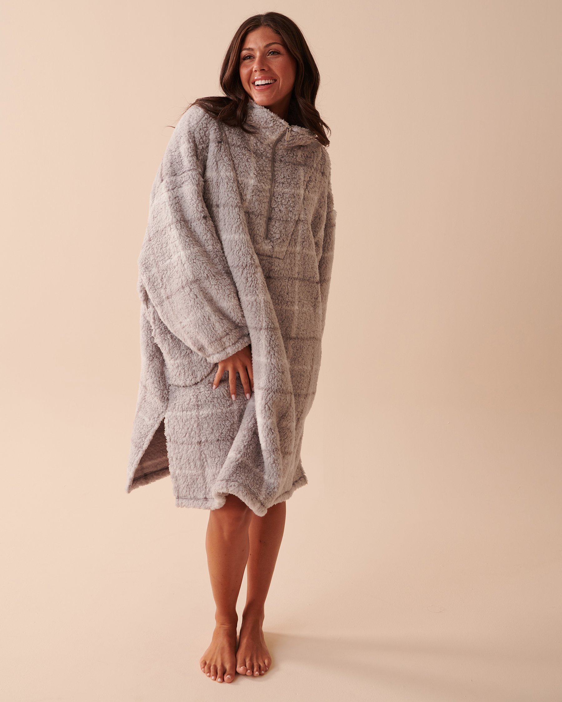 LA VIE EN ROSE Plaid Zip-Up Oversized Sherpa Sweatshirt Grey Plaid 40700302 - View4