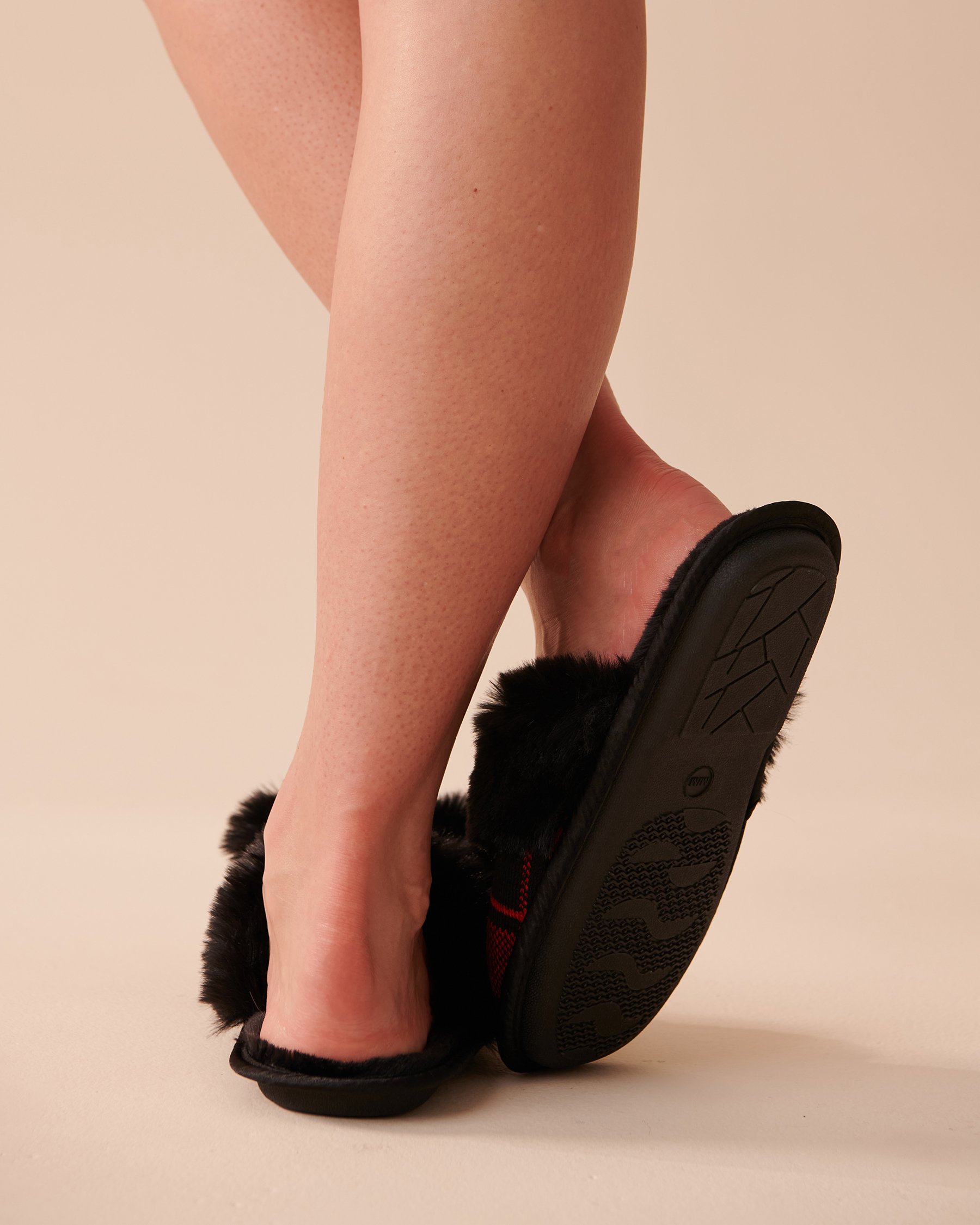 LA VIE EN ROSE Pompoms Clog Slippers Buffalo Plaid 40700304 - View2