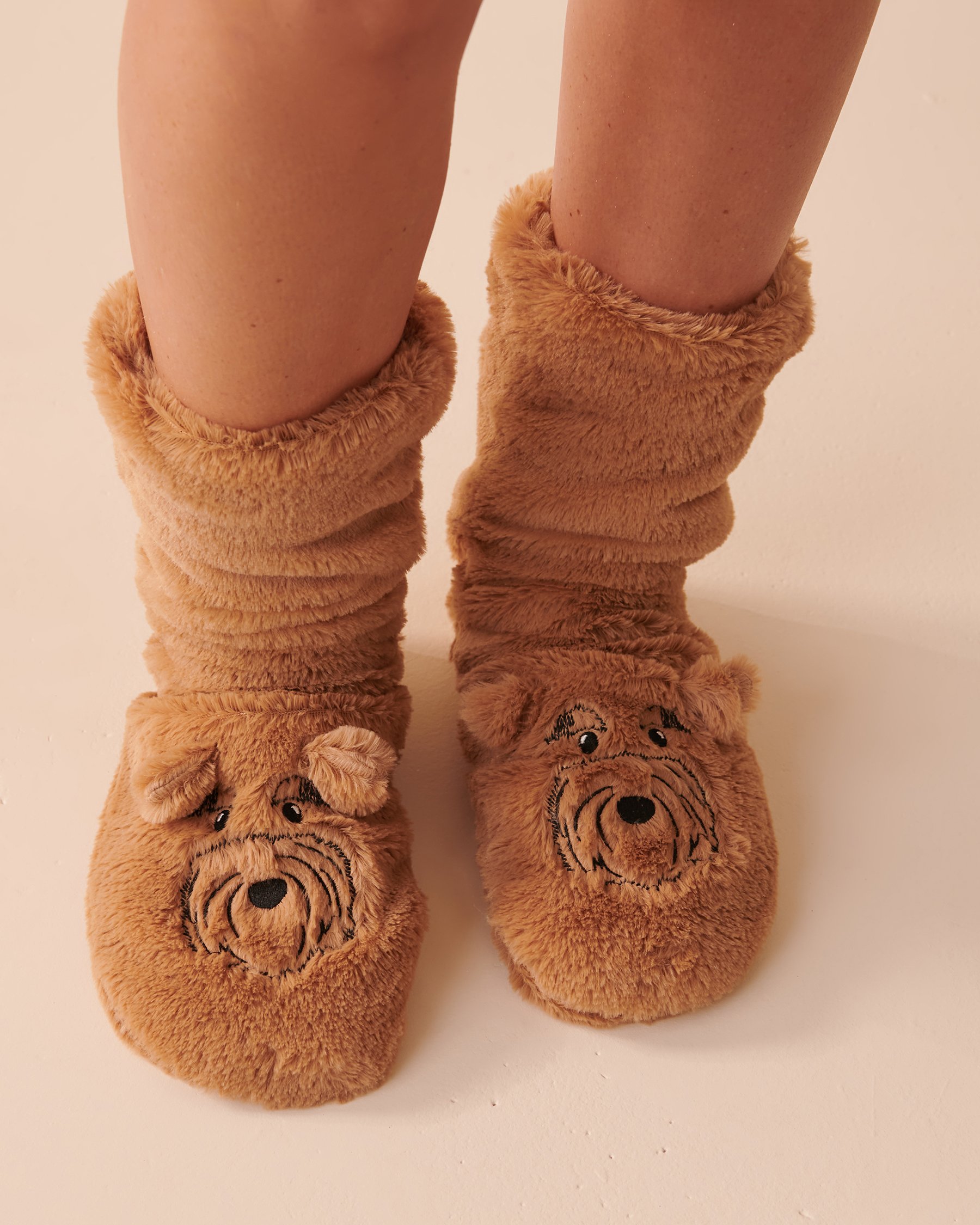 LA VIE EN ROSE Scottie Print Soft Plush Socks Salted Caramel 40700309 - View3