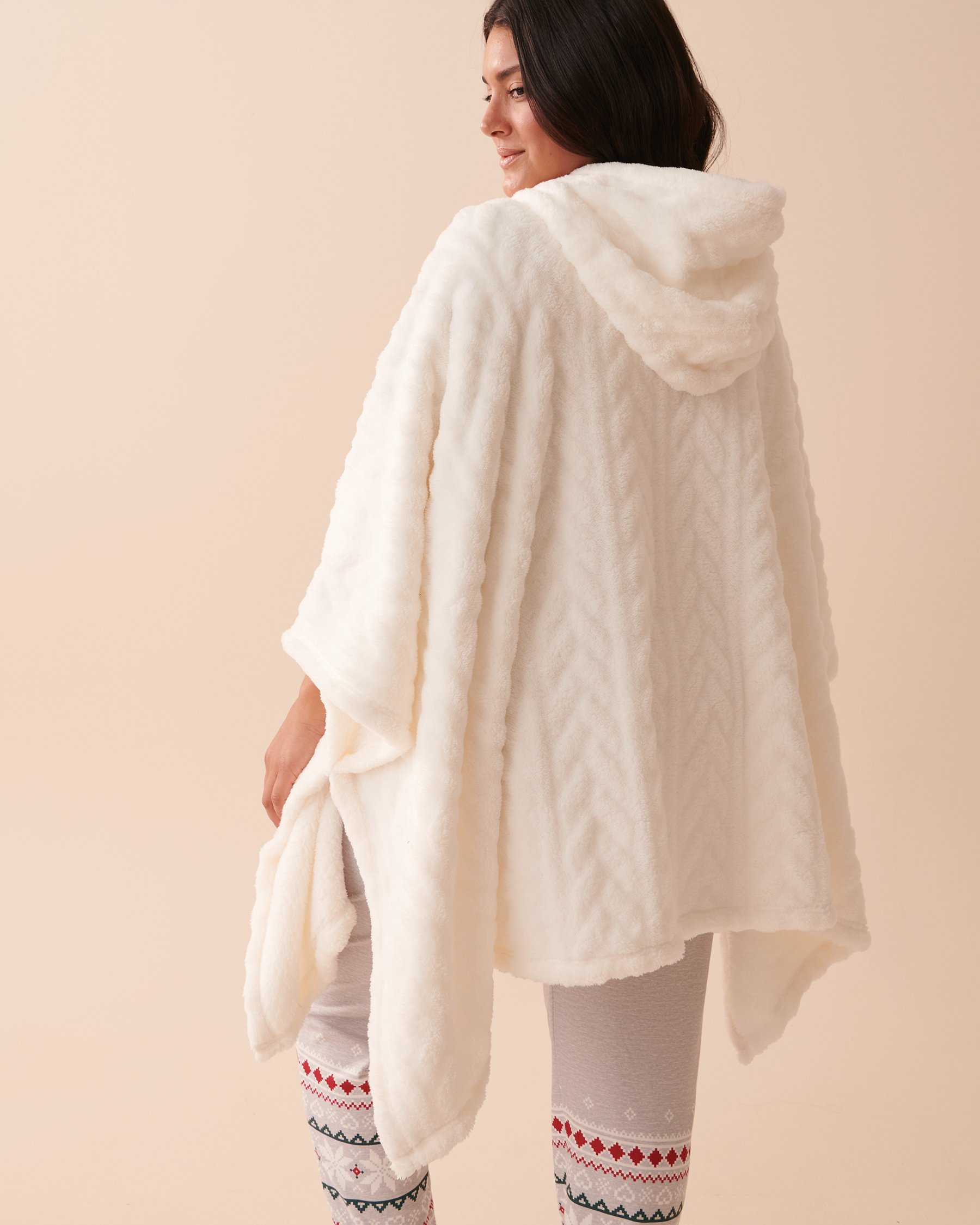 LA VIE EN ROSE Soft Plush Hooded Cape Snow White 40700296 - View2