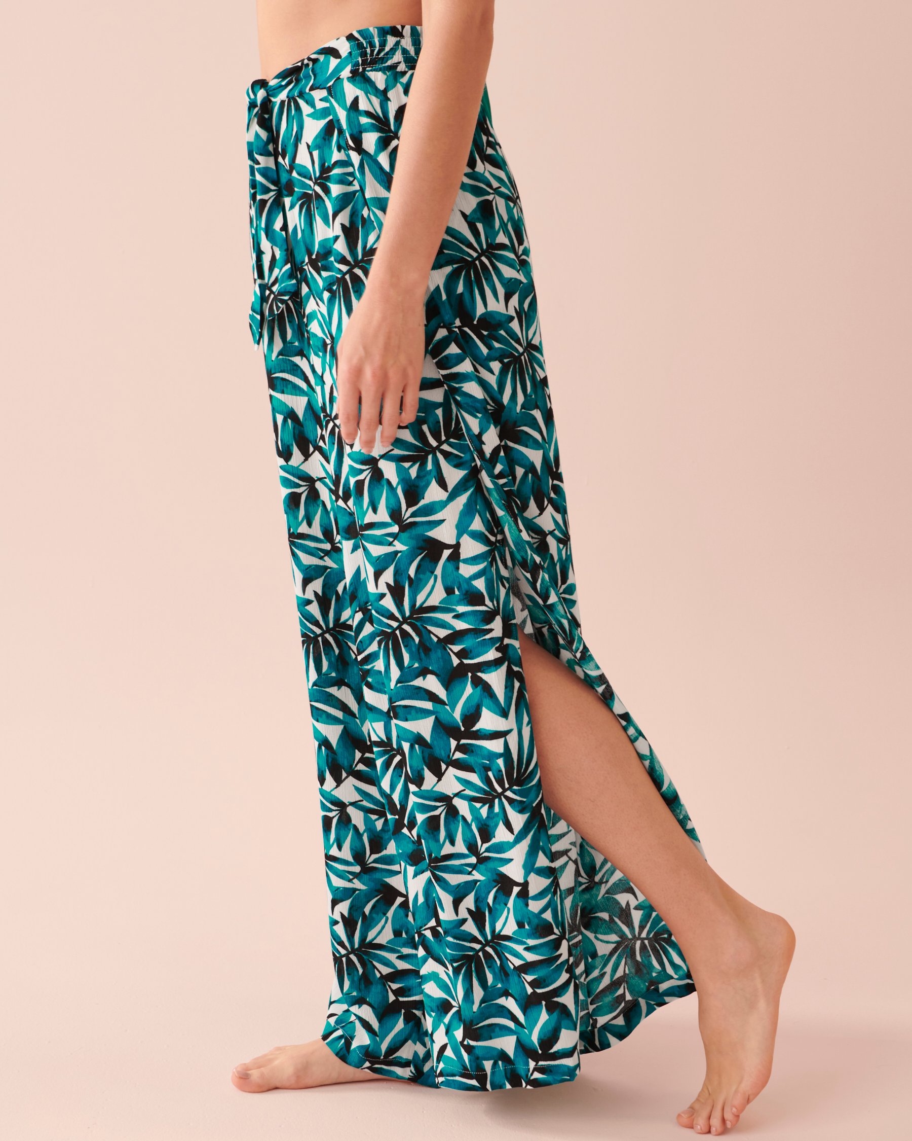 LA VIE EN ROSE AQUA Wrap Around Crinkle Pants Blue tropical leaves 80200038 - View3
