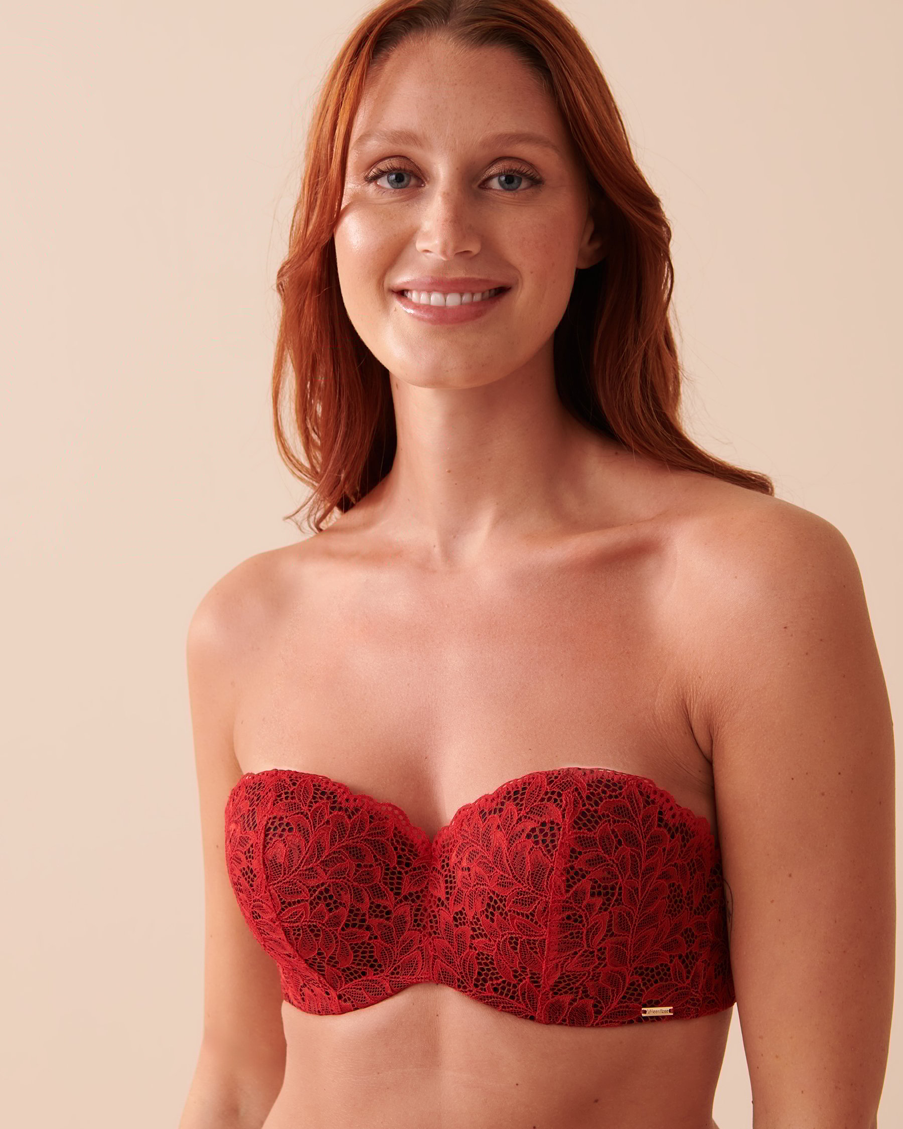LA VIE EN ROSE Lightly Lined Strapless Shimmering Lace Bra Jingle Red 10200328 - View1
