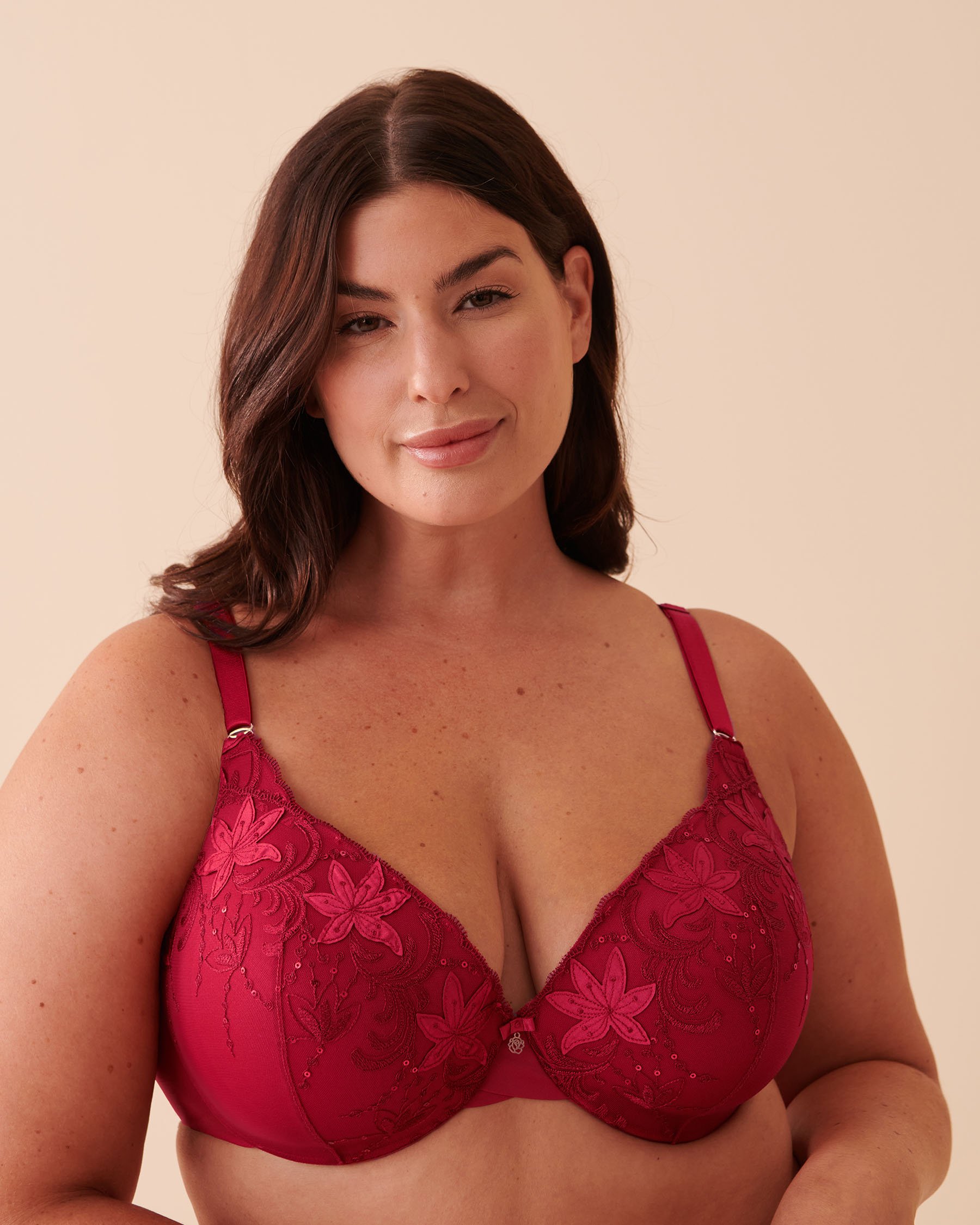 LA VIE EN ROSE Lightly Lined Sleek Back Floral Applique Bra Jingle Red 10200332 - View1