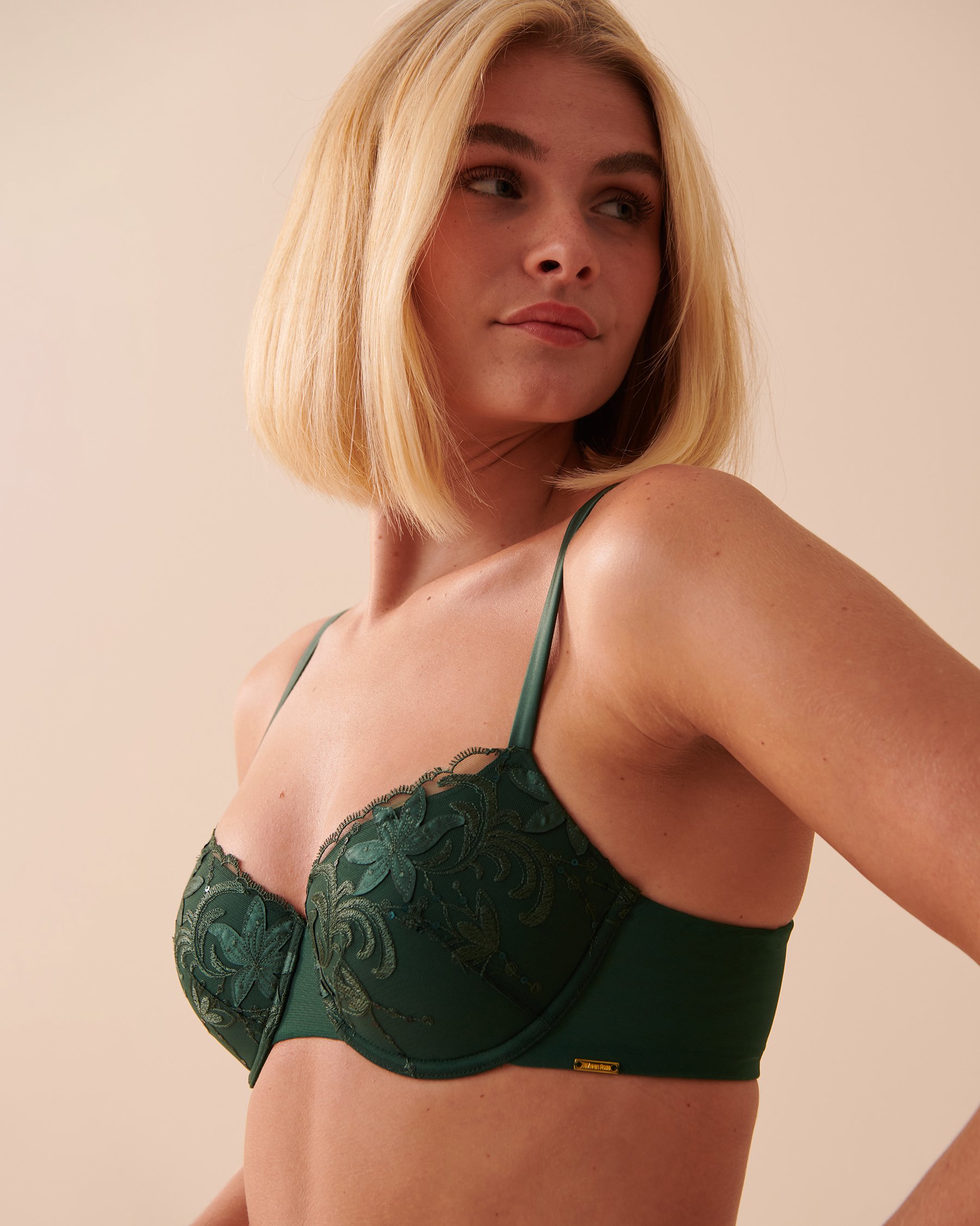LA VIE EN ROSE Lightly Lined Balconette Floral Applique Bra Pine Green 10200330 - View3