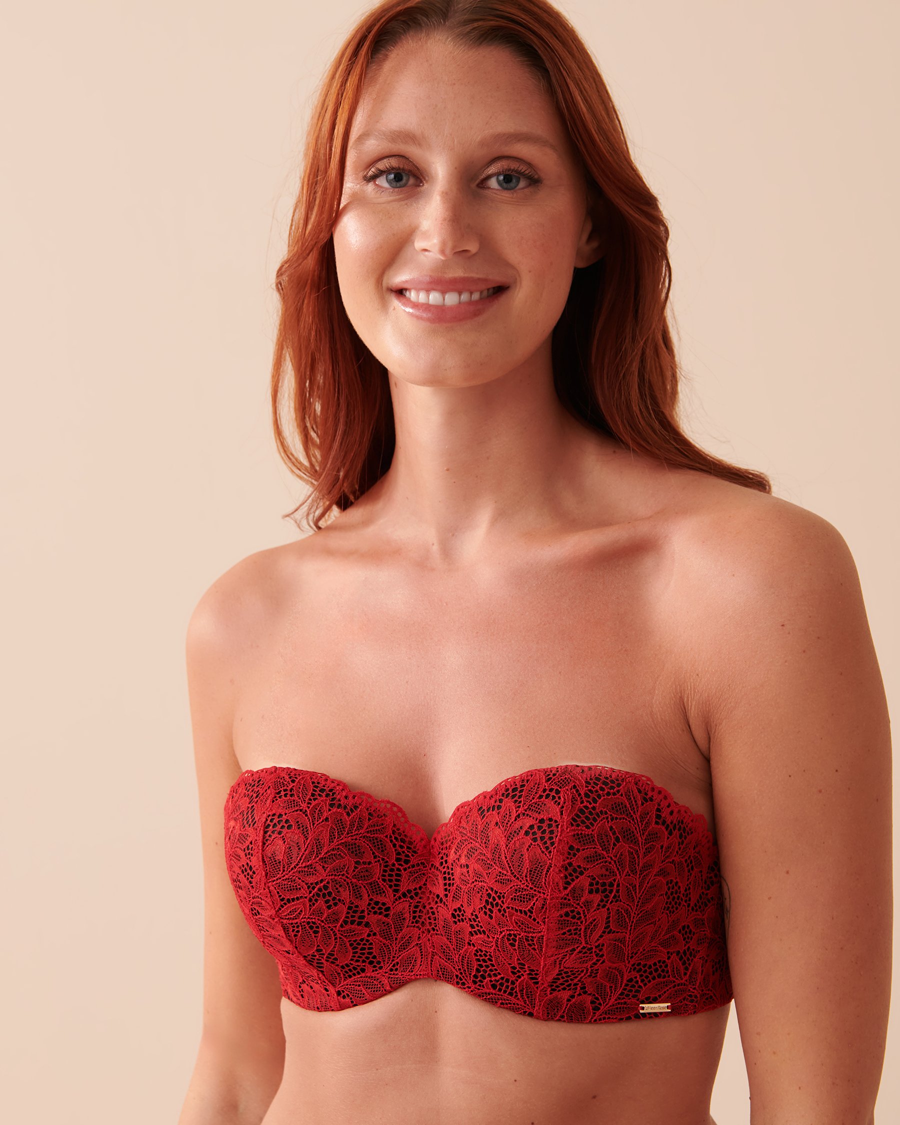 LA VIE EN ROSE Lightly Lined Strapless Shimmering Lace Bra Jingle Red 10200328 - View1
