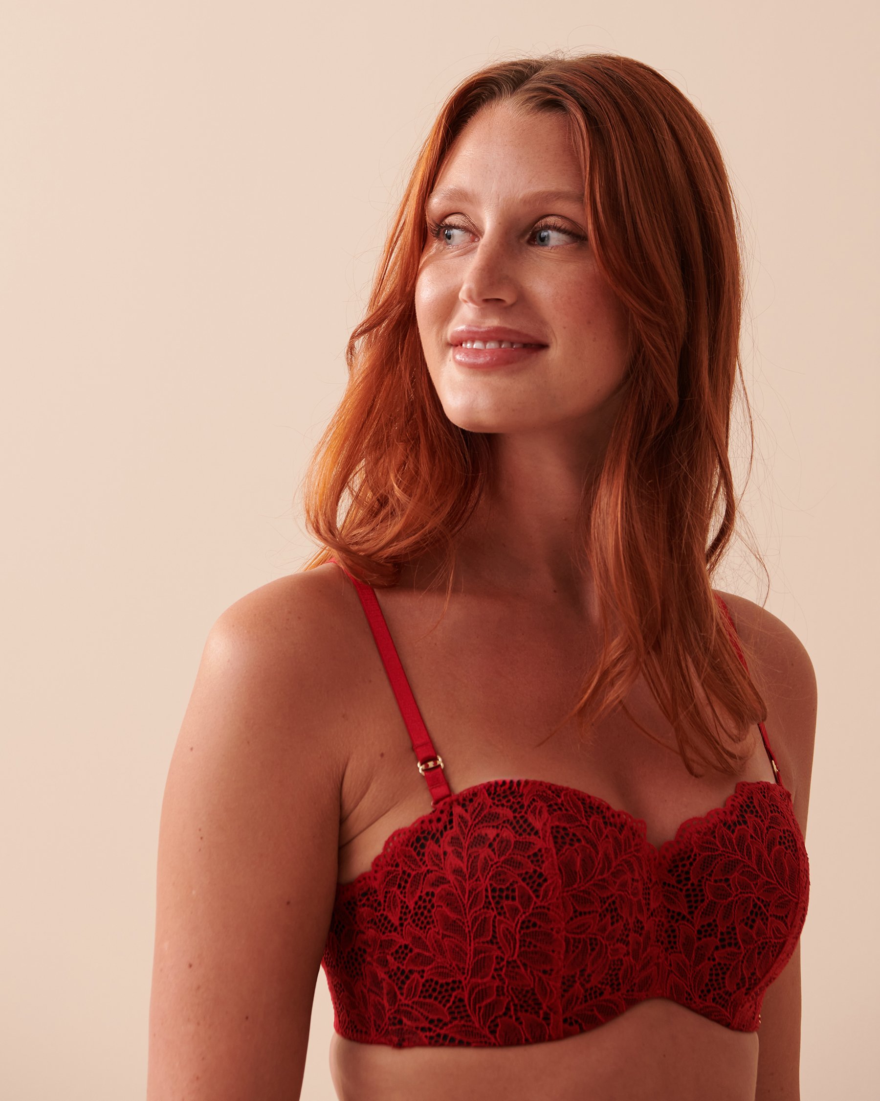 LA VIE EN ROSE Lightly Lined Strapless Shimmering Lace Bra Jingle Red 10200328 - View4