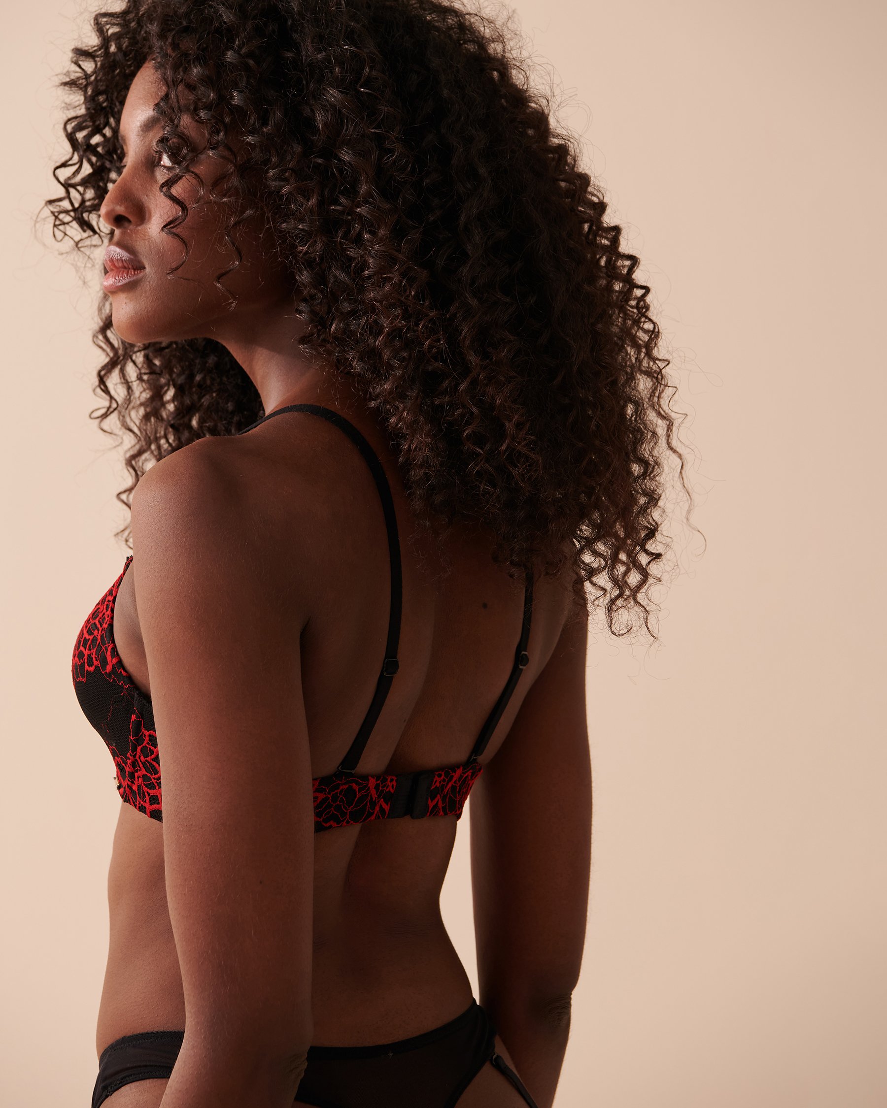 LA VIE EN ROSE Soutien-gorge doublure légère en dentelle deux-tons Rouge festif 10200335 - View3