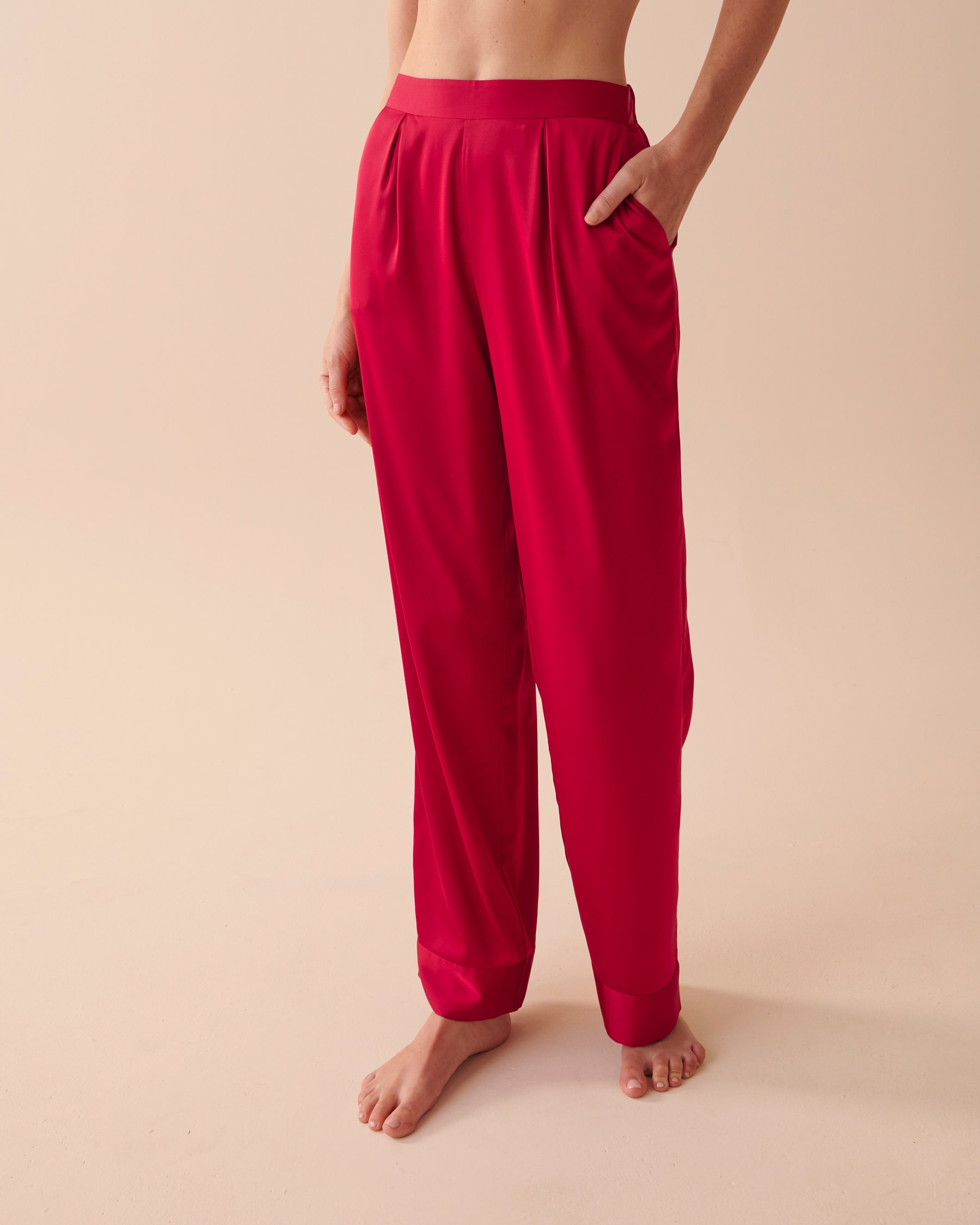 LA VIE EN ROSE Satin Pants Jingle Red 60200080 - View1