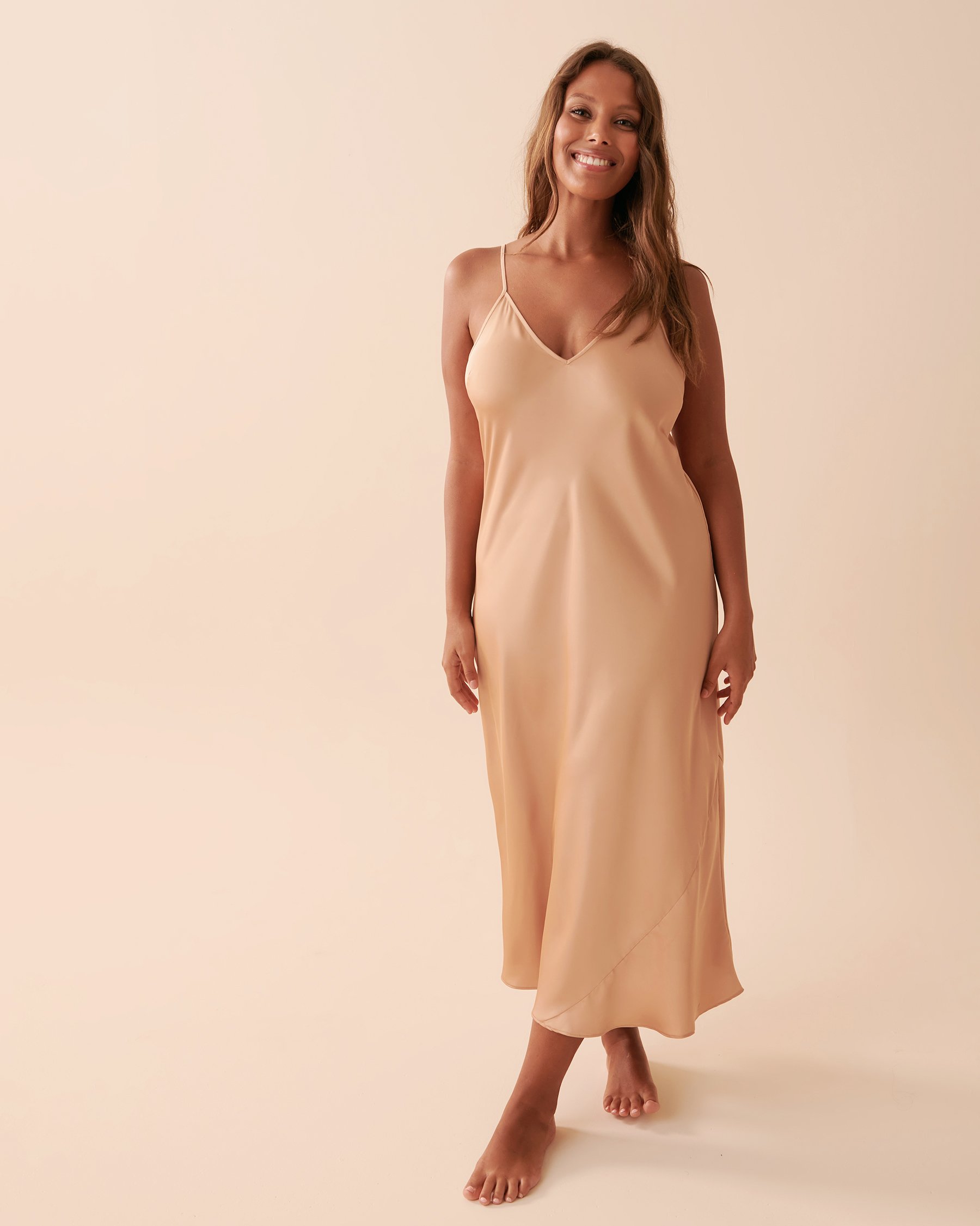 LA VIE EN ROSE Nuisette longue en satin Caramel salé 60500120 - Voir1
