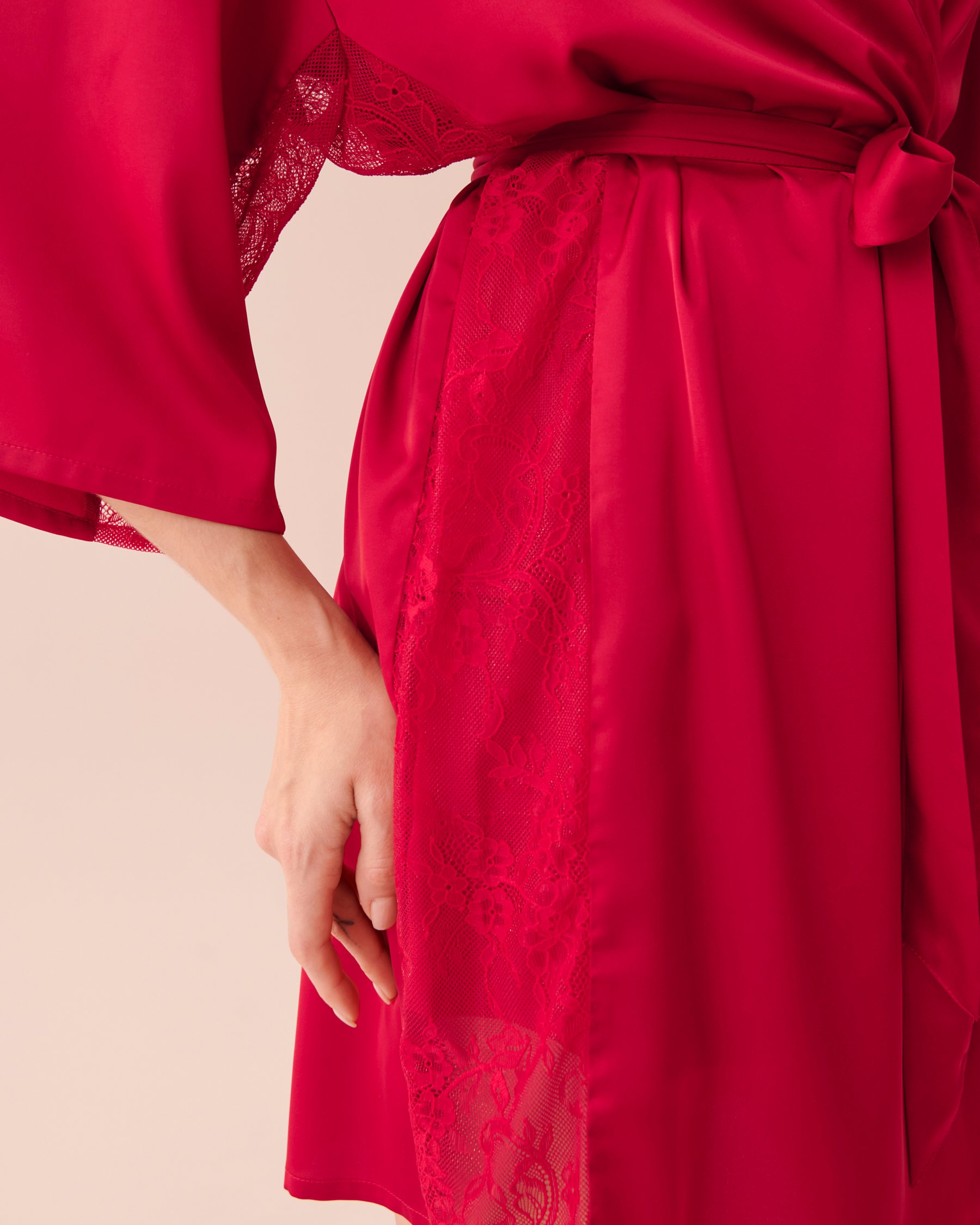 LA VIE EN ROSE Satin and Lace Kimono Jingle Red 60600063 - View2