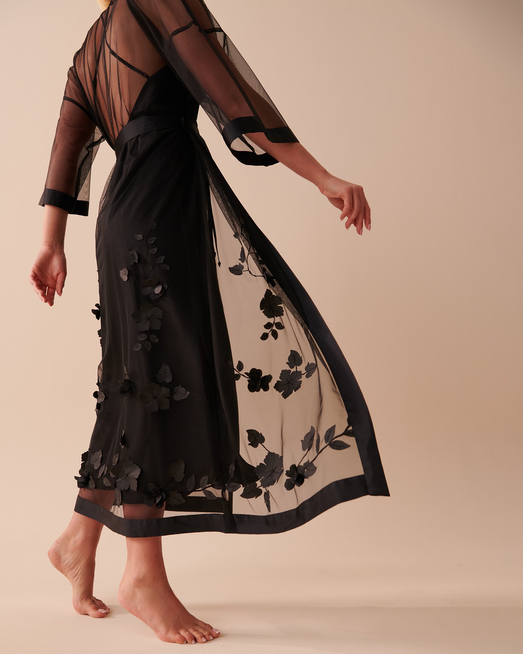 LA VIE EN ROSE Kimono à fleurs en résille transparente Nuit étoilée 60600062 - View3