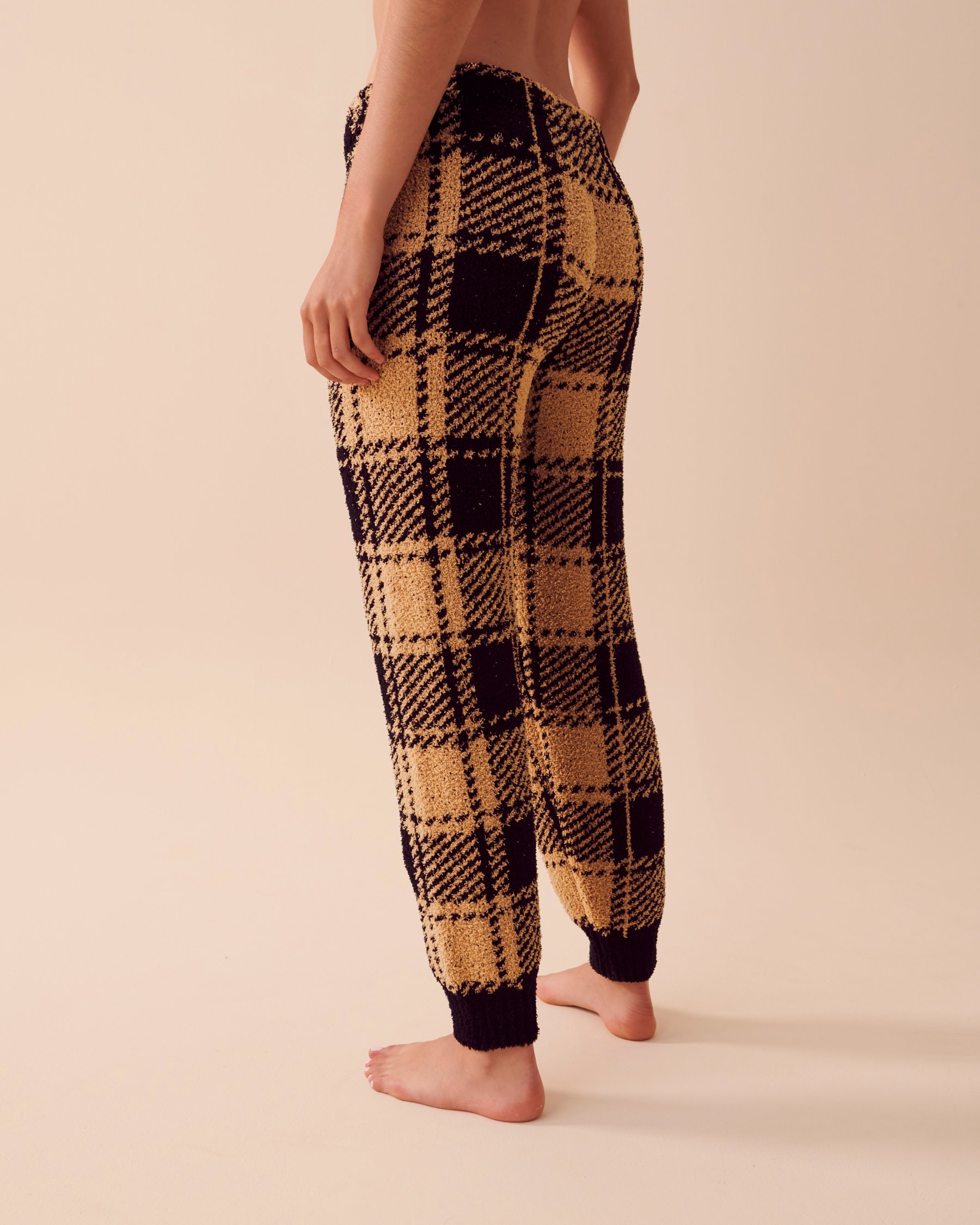 LA VIE EN ROSE Pantalon ajusté en chenille Carreaux noirs et caramel 50200061 - View2