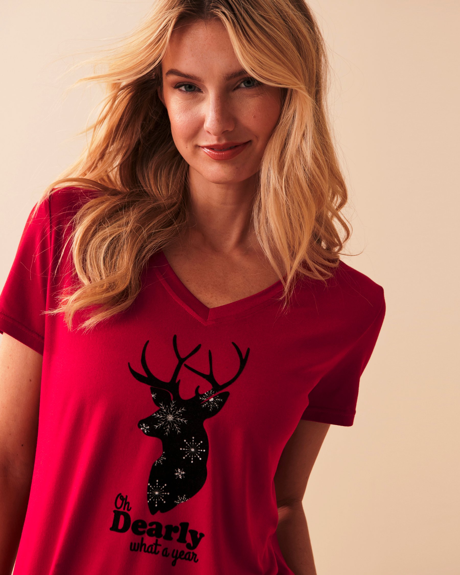 LA VIE EN ROSE Deer Print Super Soft V-neck T-shirt Jingle Red 40100502 - View3