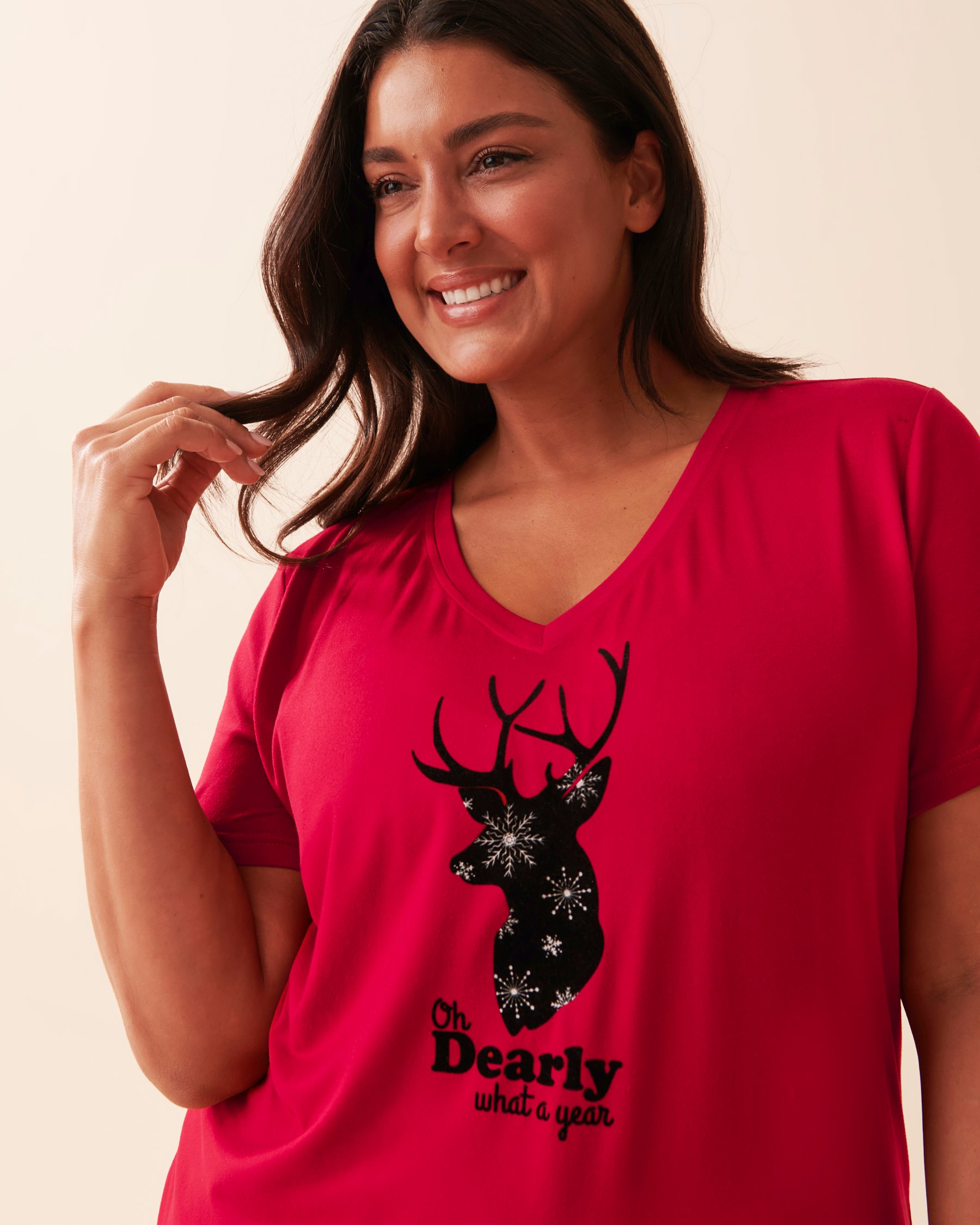 LA VIE EN ROSE Deer Print Super Soft V-neck T-shirt Jingle Red 40100502 - View4