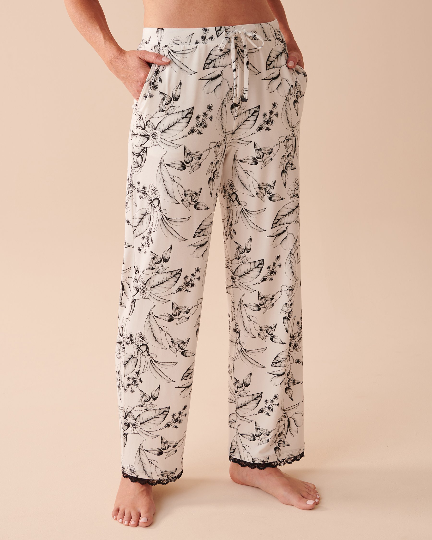 LA VIE EN ROSE Winter Flowers Super Soft Pants Winter Flowers 40200505 - View1
