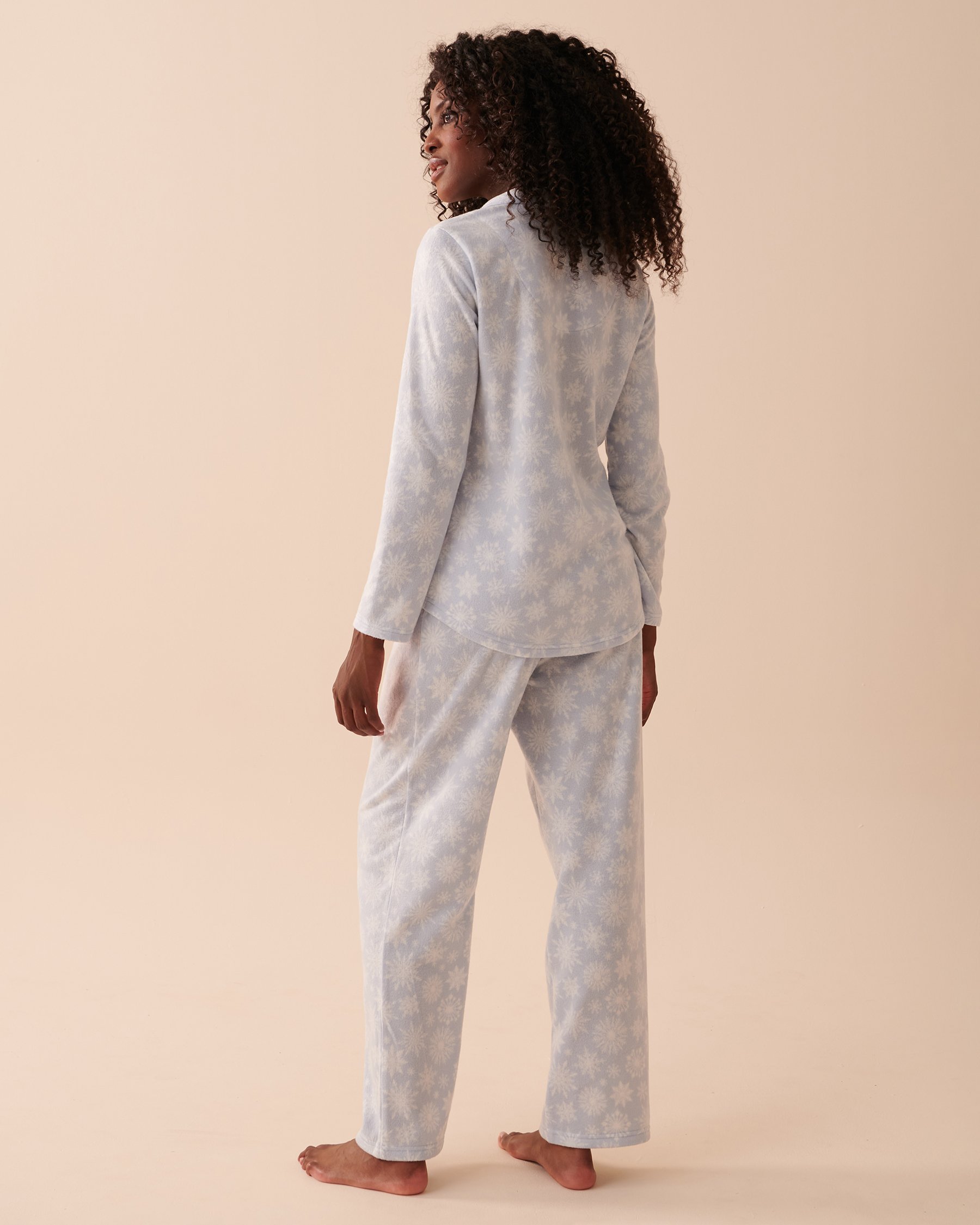LA VIE EN ROSE Ensemble pyjama en micropolaire à flocons de neige Flocons bleus 40400054 - Voir2