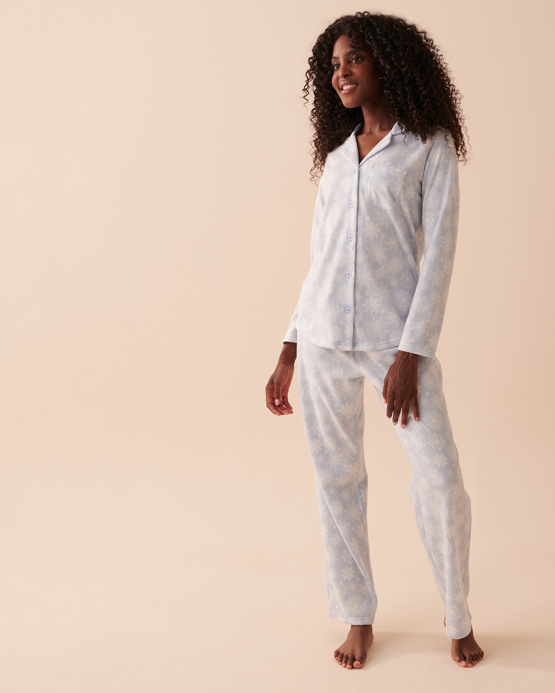 LA VIE EN ROSE Ensemble pyjama en micropolaire à flocons de neige Flocons bleus 40400054 - Voir3