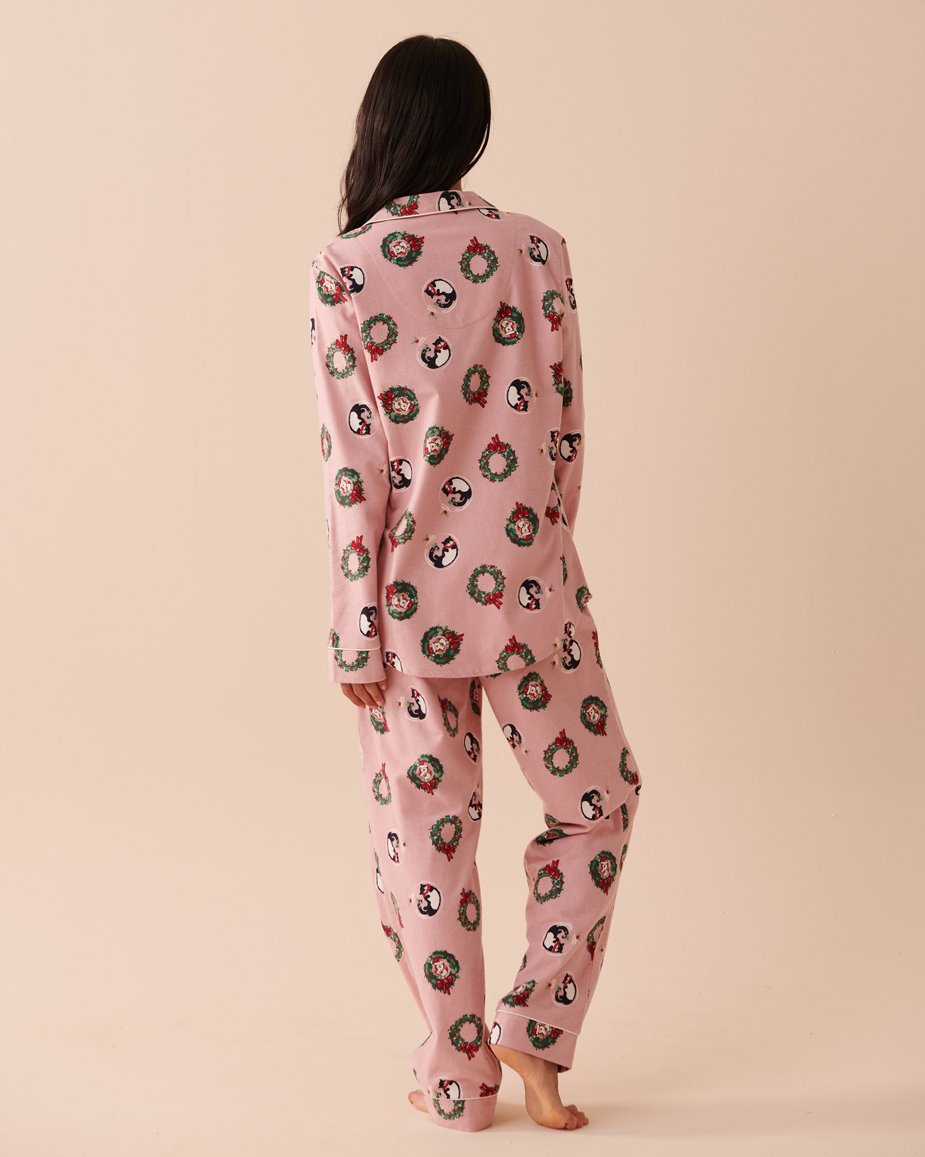 LA VIE EN ROSE Winter Print Flannel PJ Set Holiday Wreaths 40400055 - View3