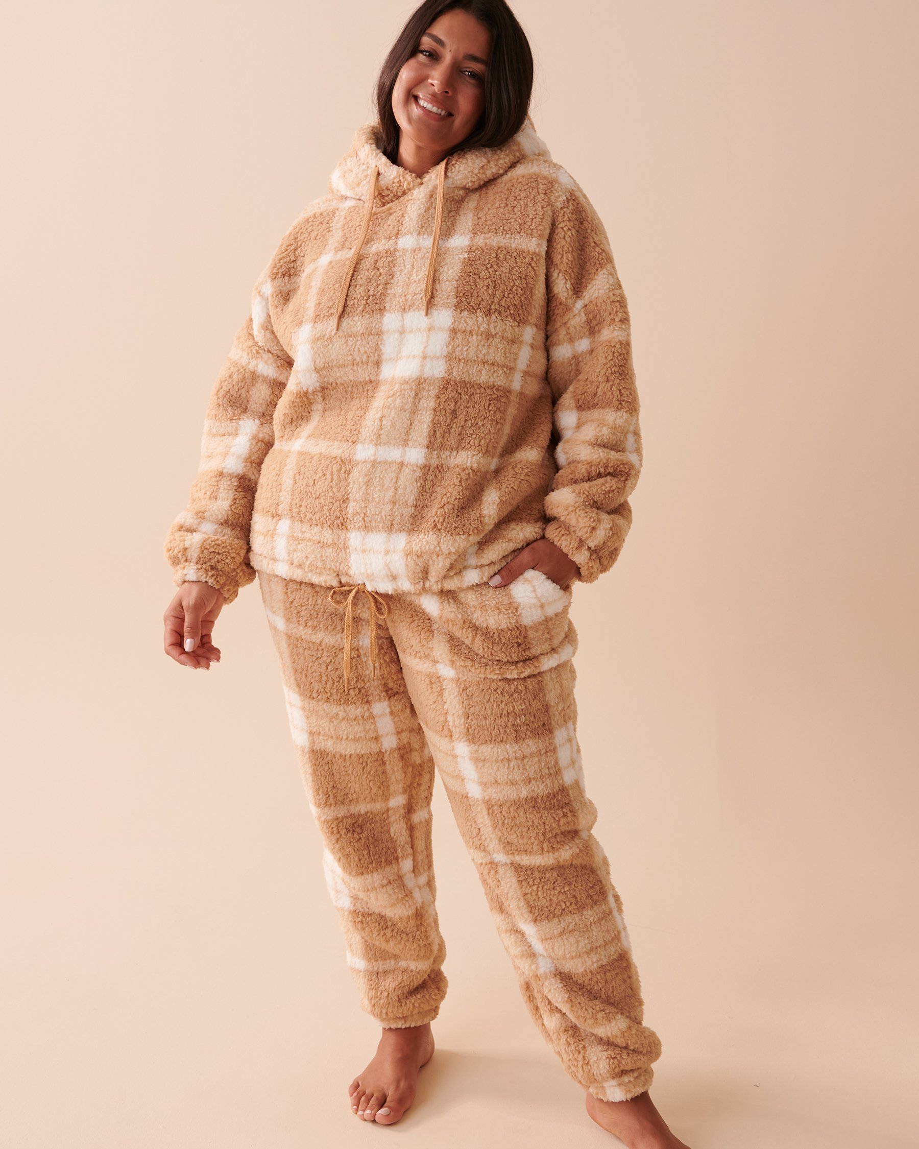 LA VIE EN ROSE Plaid Sherpa PJ Set Salted Caramel Plaid 40400060 - View1