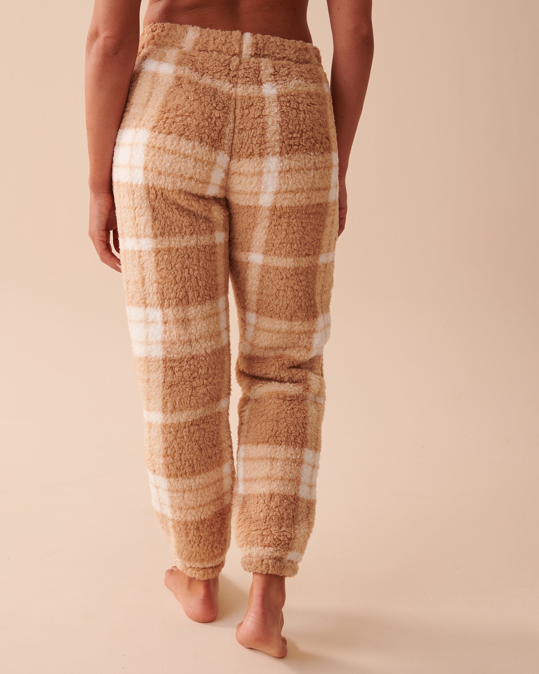 LA VIE EN ROSE Plaid Sherpa PJ Set Salted Caramel Plaid 40400060 - View10