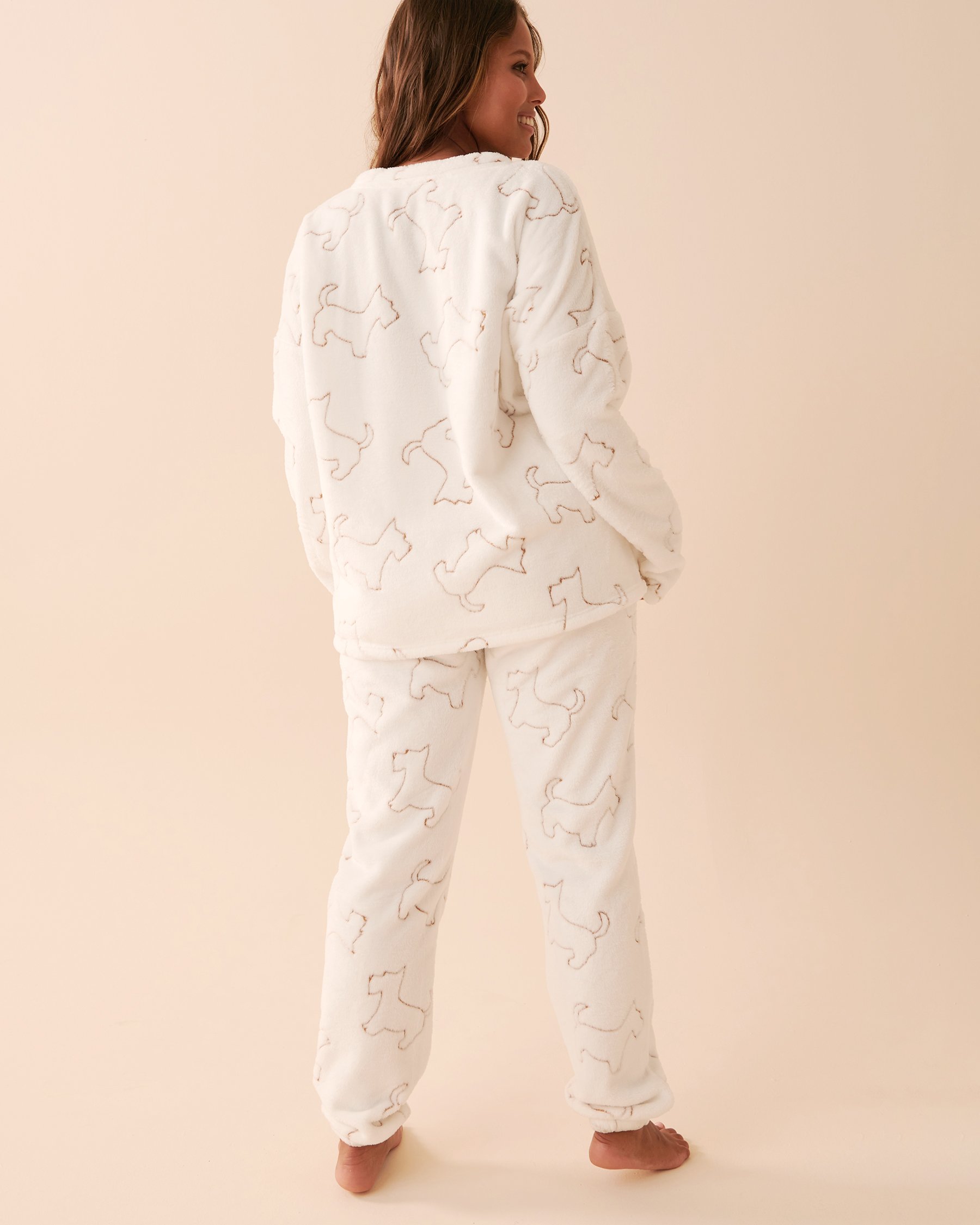 LA VIE EN ROSE Scottie Print Soft Plush PJ Set Scottie Outline 40400063 - View2