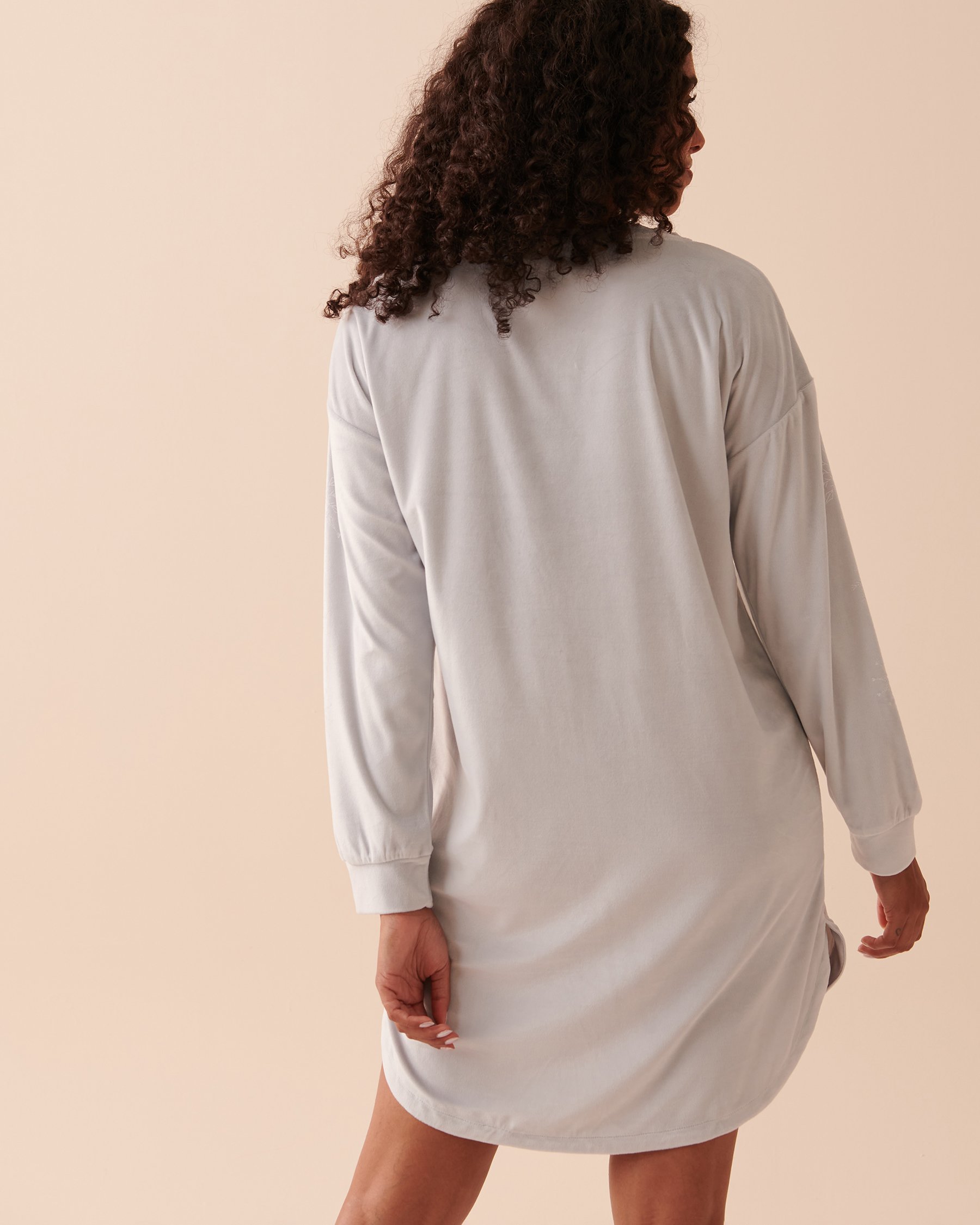 LA VIE EN ROSE Luxury Velour Long Sleeve Sleepshirt Chimney Smoke 40500304 - View2
