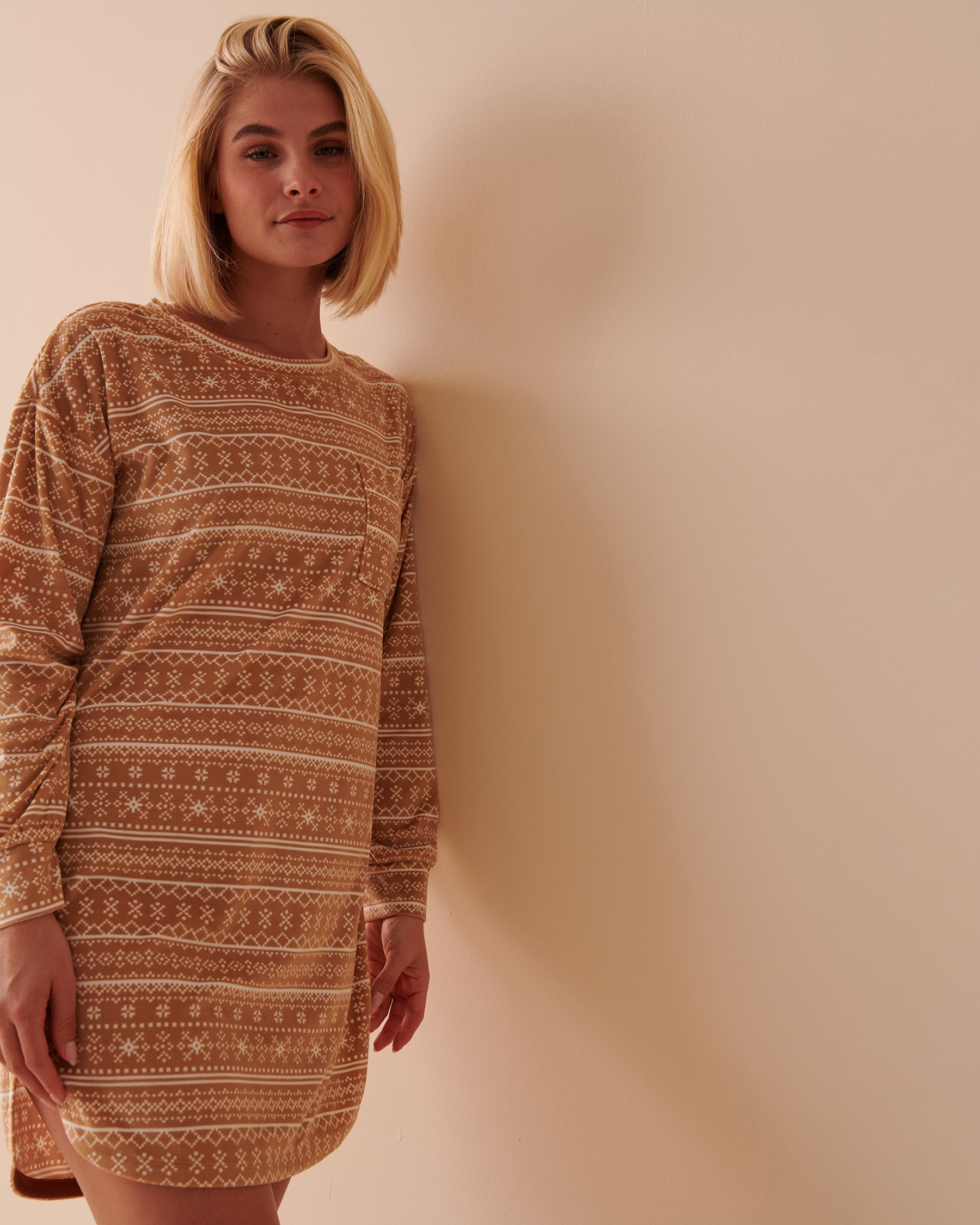 LA VIE EN ROSE Luxury Velour Long Sleeve Sleepshirt with Pocket Salted Caramel Fair Isle 40500305 - View3