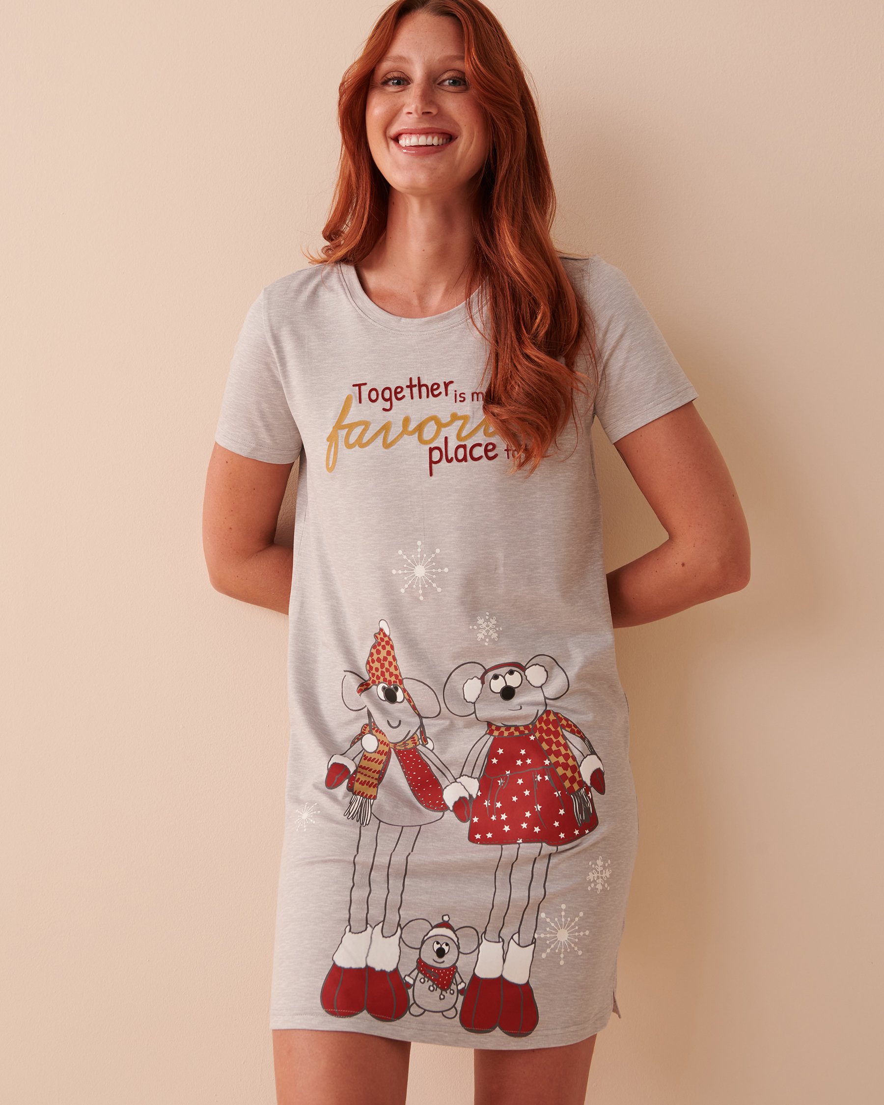 LA VIE EN ROSE Chemise de nuit manches courtes ultra douce à motif souris Poussières d'étoiles 40500309 - Voir1