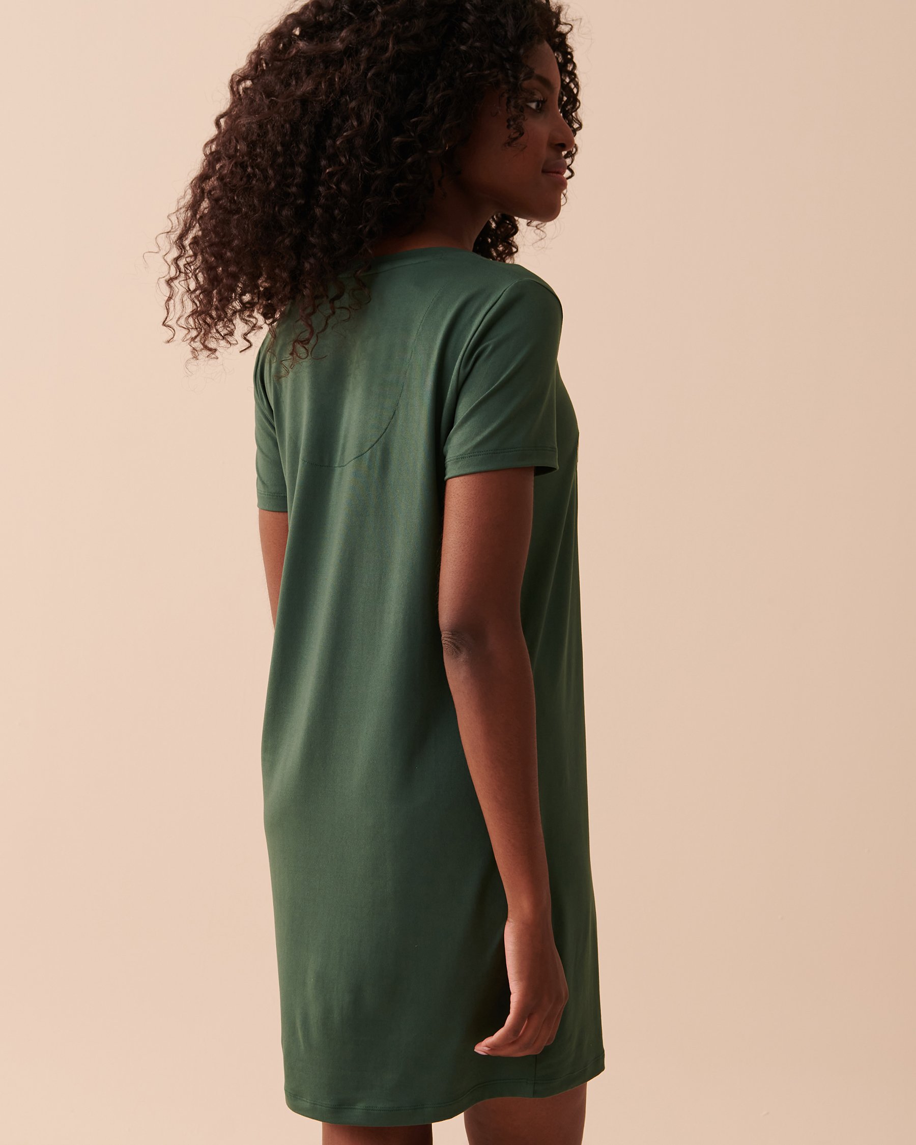 LA VIE EN ROSE Chemise de nuit manches courtes ultra douce Vert sapin 40500321 - Voir2