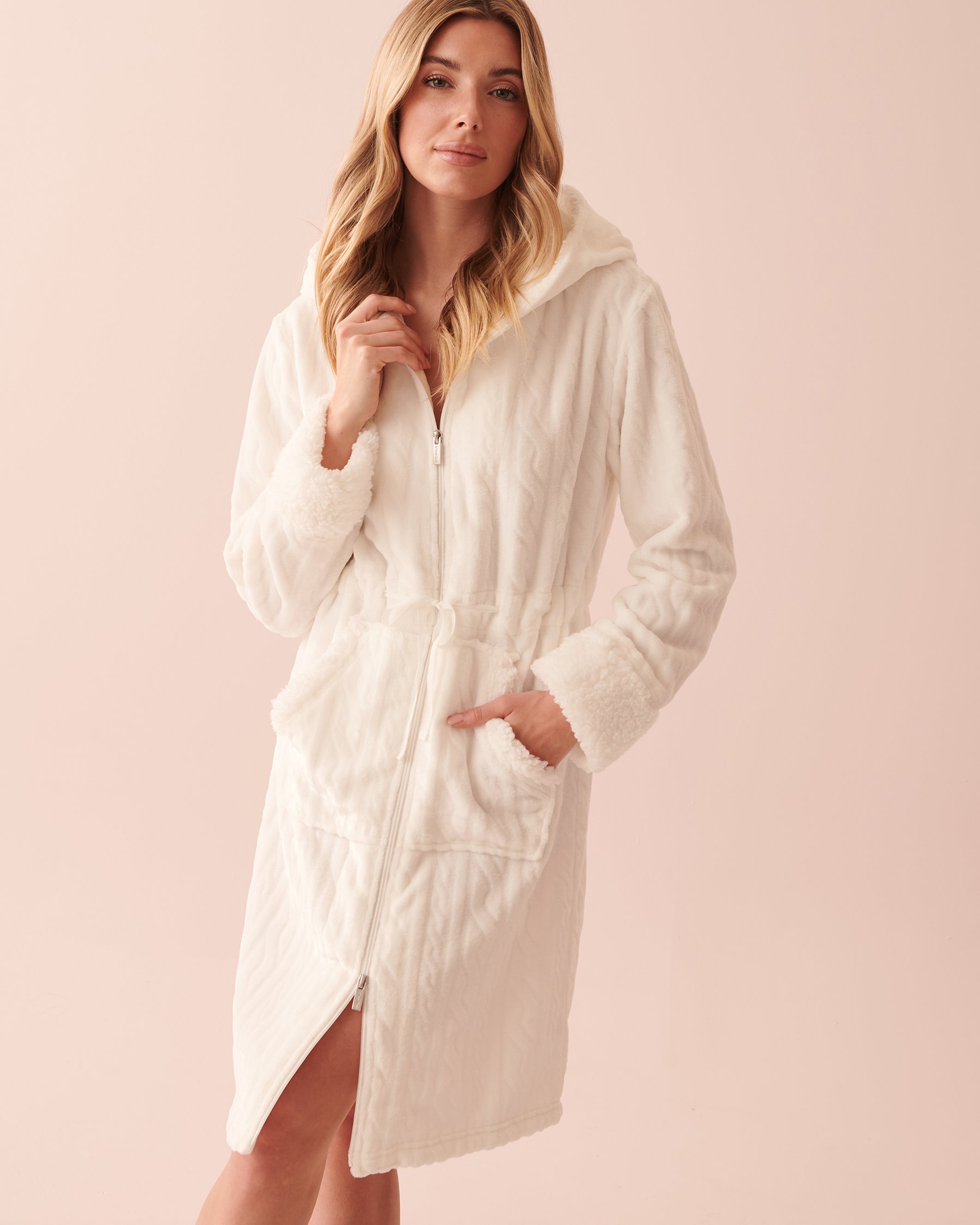 LA VIE EN ROSE Cable Knit Hooded Robe Snow White 40600144 - View1