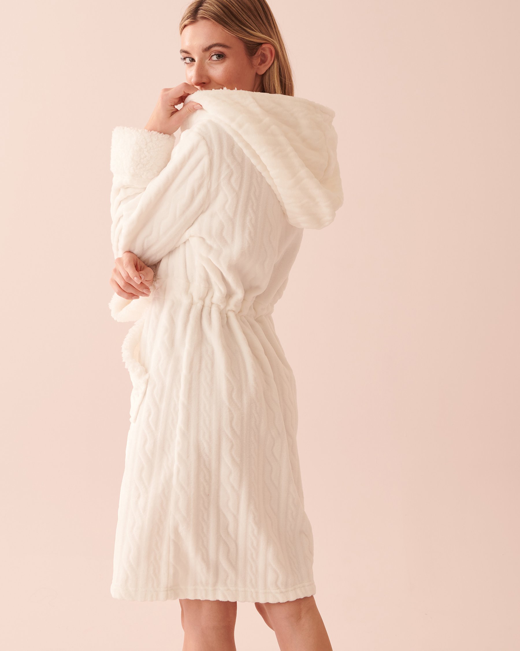 LA VIE EN ROSE Cable Knit Hooded Robe Snow White 40600144 - View2